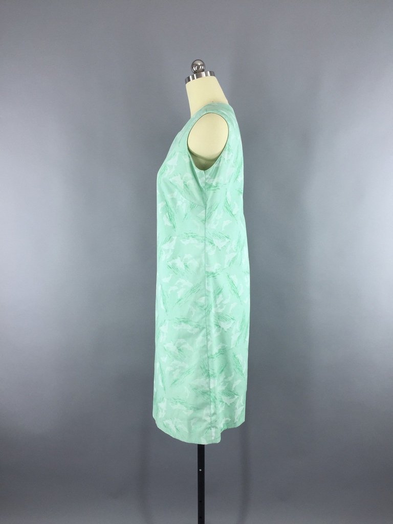 1960s Vintage Dolphin Novelty Print Shift Dress - ThisBlueBird