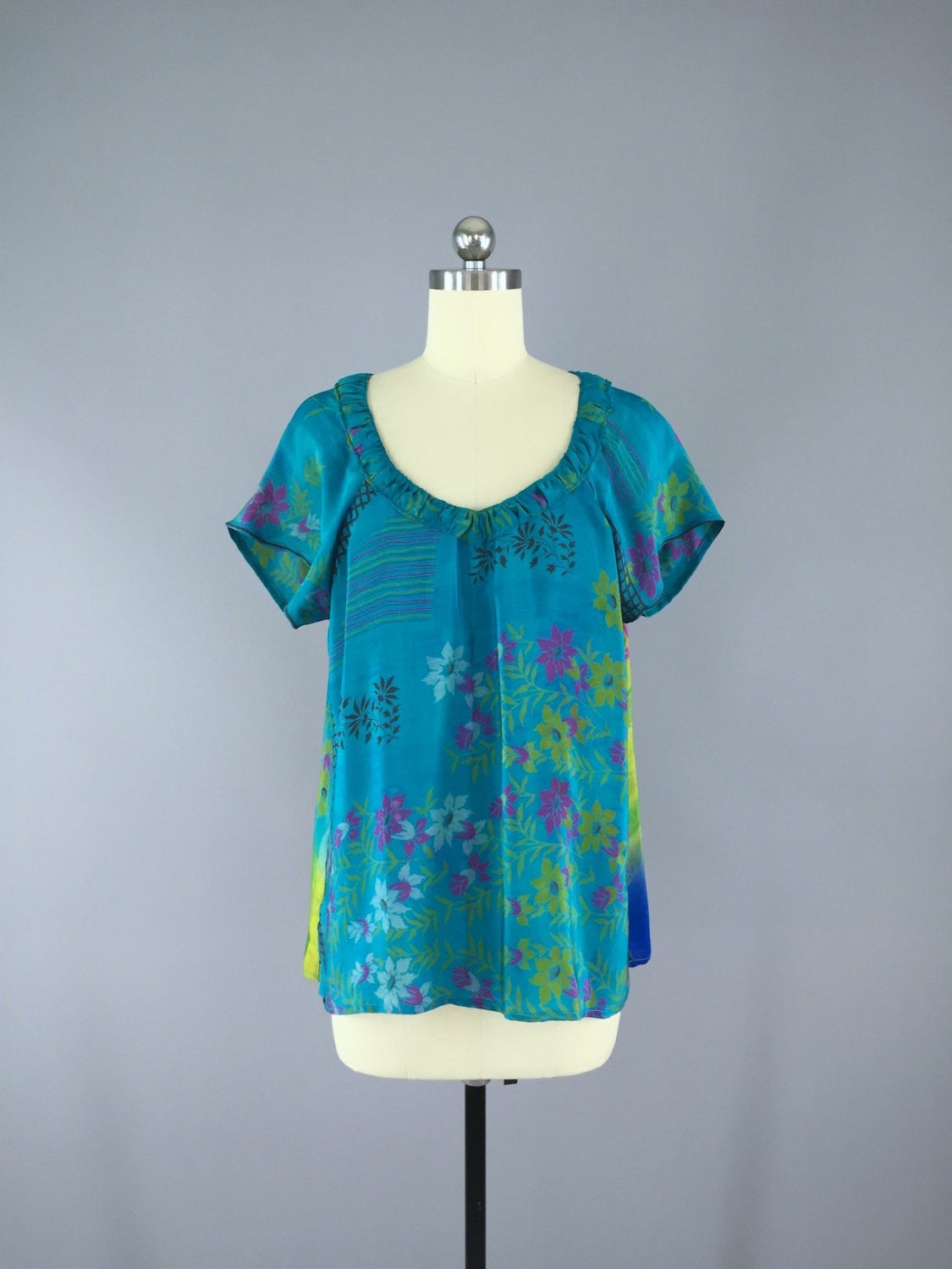India Silk T-Shirt Blouse / Aqua Floral Print / Size Medium - ThisBlueBird