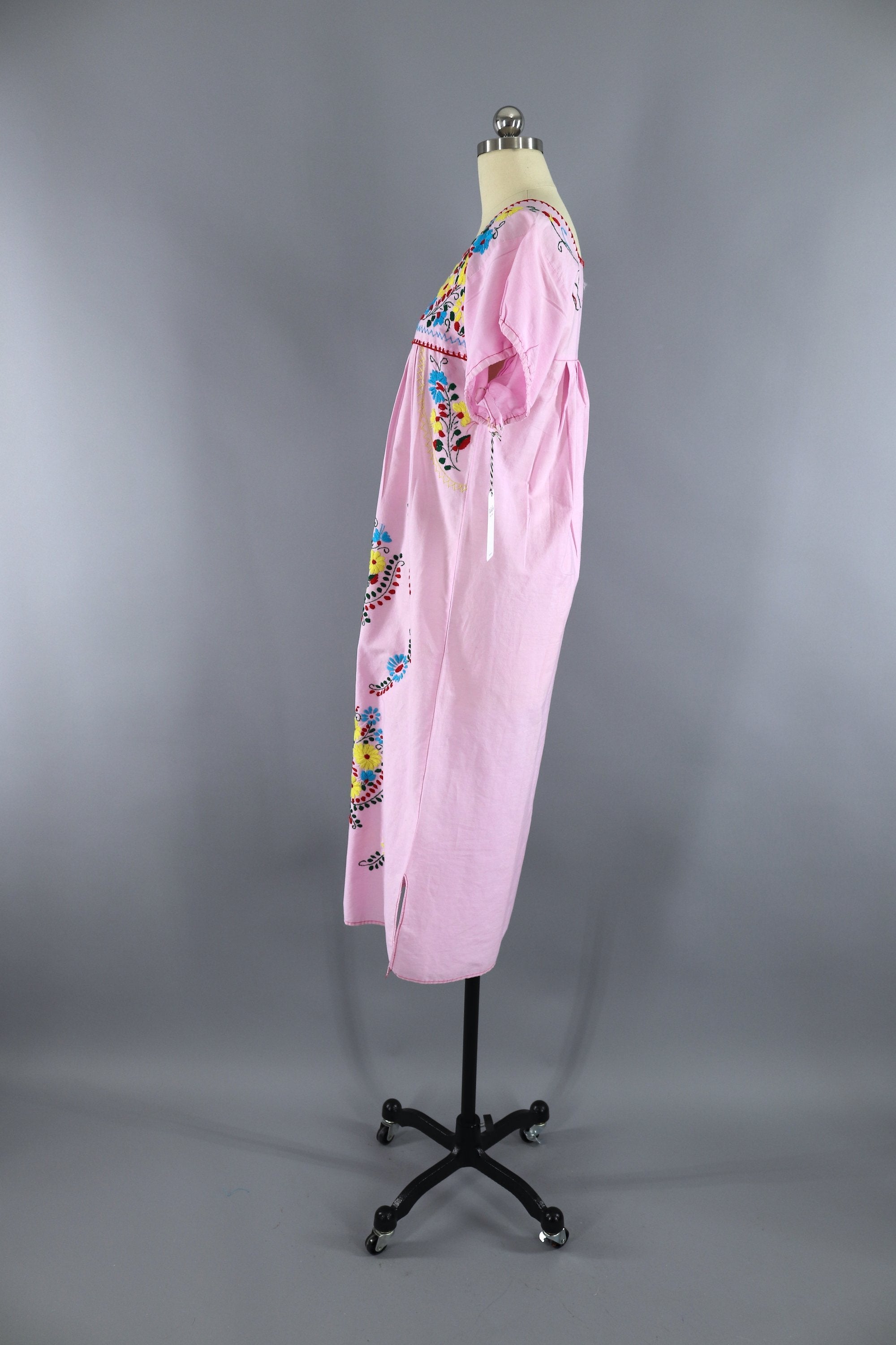 Pastel Pink Vintage Mexican Dress / Oaxacan Embroidered Caftan ThisBlueBird Pastel Pink Vintage Mexican Dress / Oaxacan Embroidered Caftan ThisBlueBird