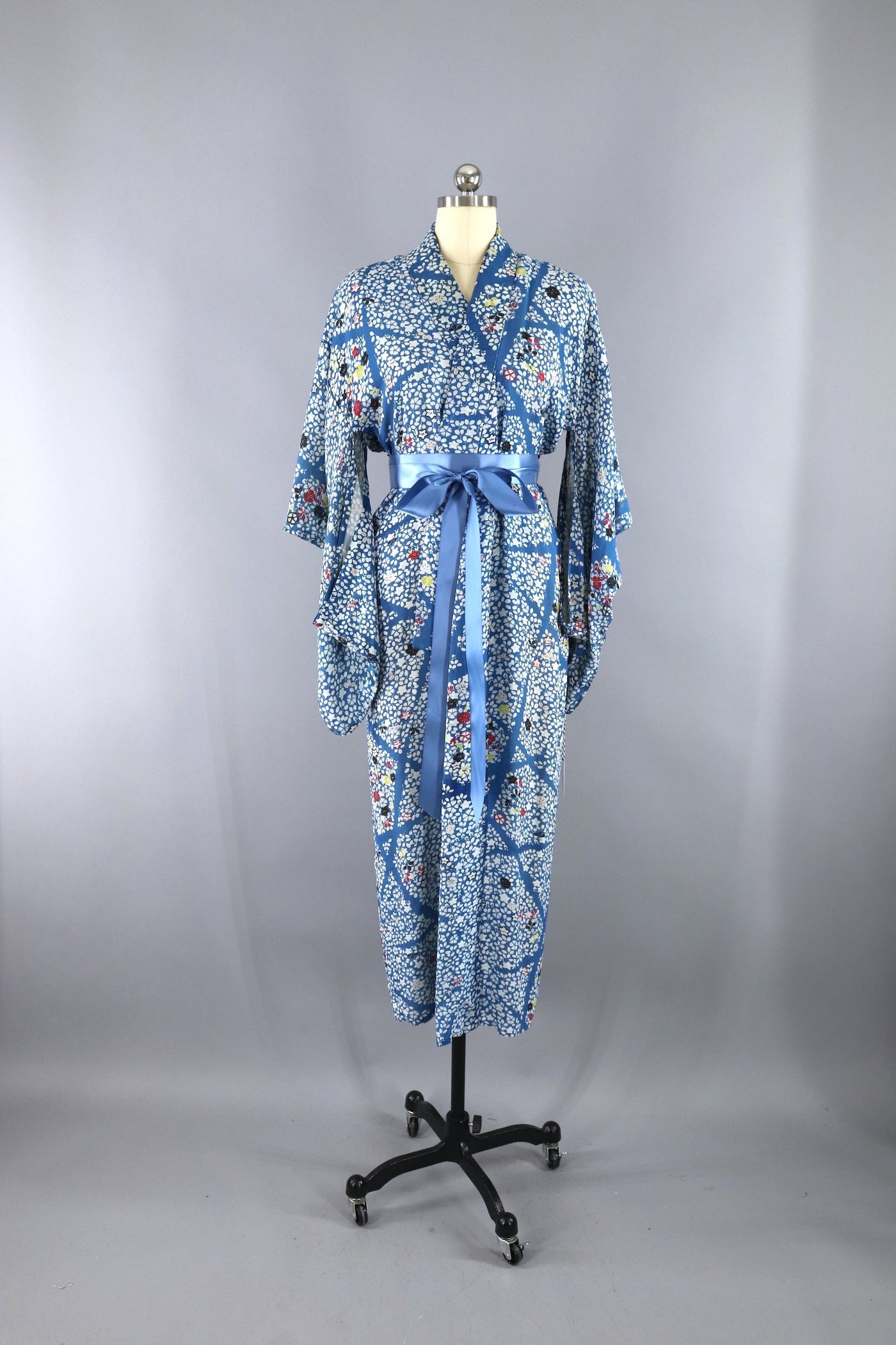 Vintage 1920s - 1930s Silk Kimono Robe / Blue Floral Print Ro Silk - ThisBlueBird