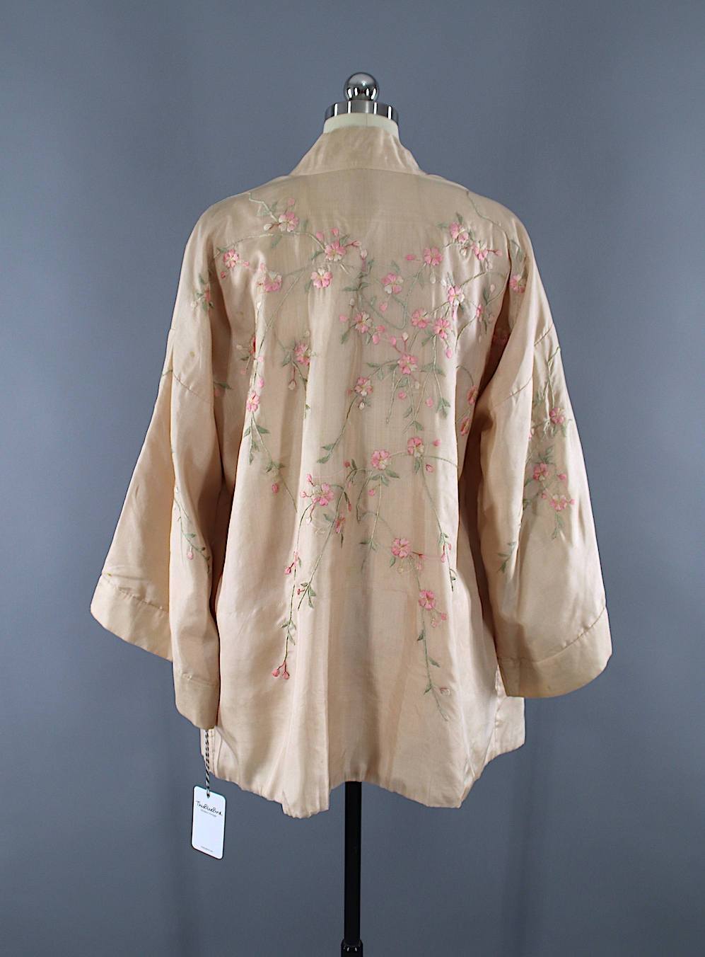 Vintage 1920s Embroidered Silk Kimono Jacket Cardigan / Blush Pink Floral Embroidery - ThisBlueBird