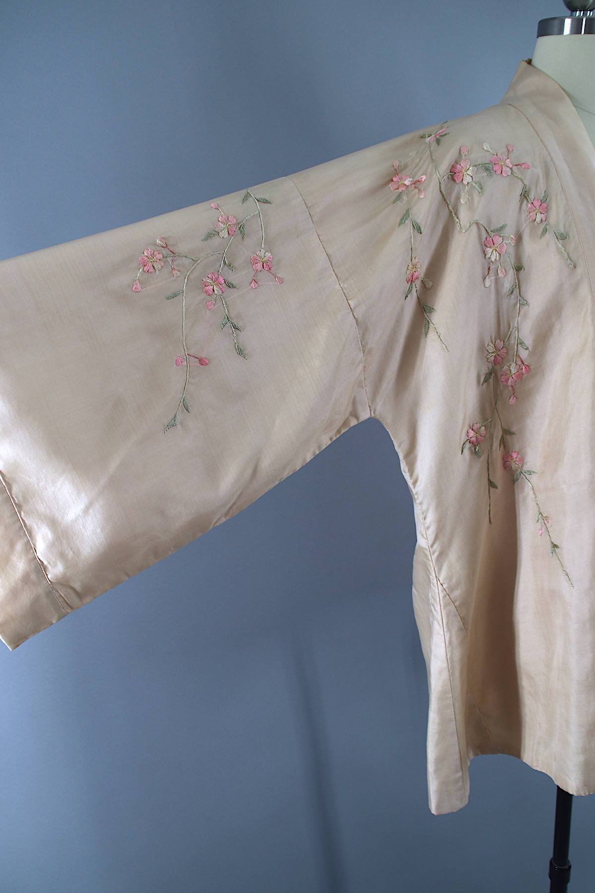 Vintage 1920s Embroidered Silk Kimono Jacket Cardigan / Blush Pink Floral Embroidery - ThisBlueBird