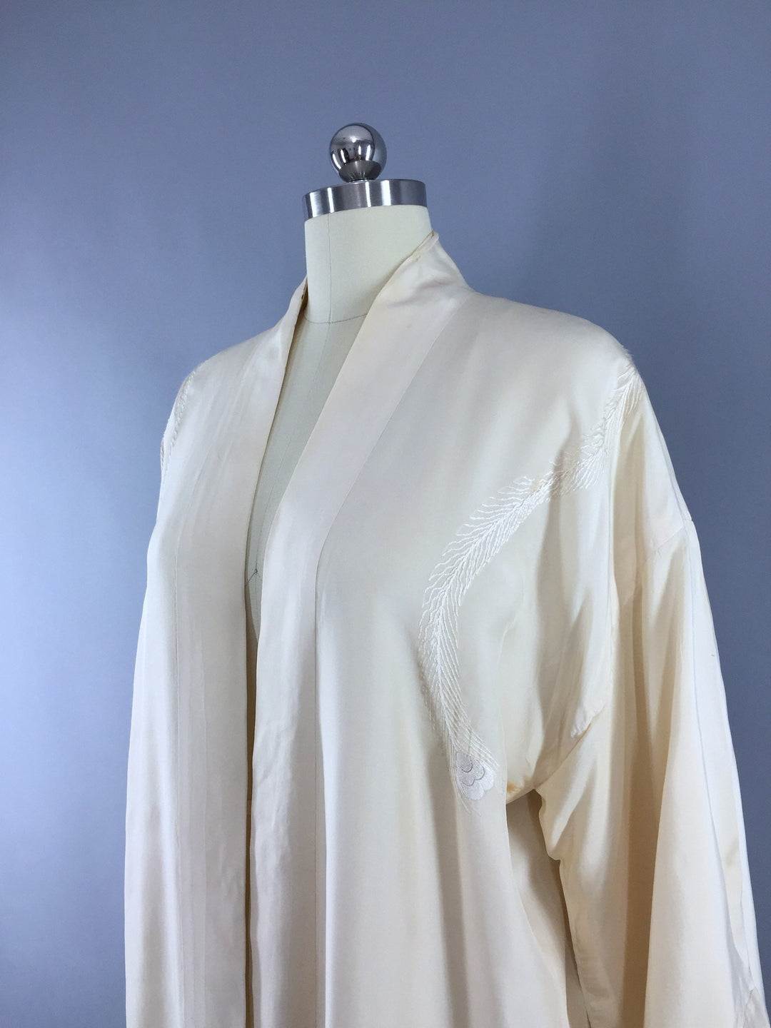 Vintage 1920s Silk Kimono Robe / Ivory Embroidered Peacock - ThisBlueBird