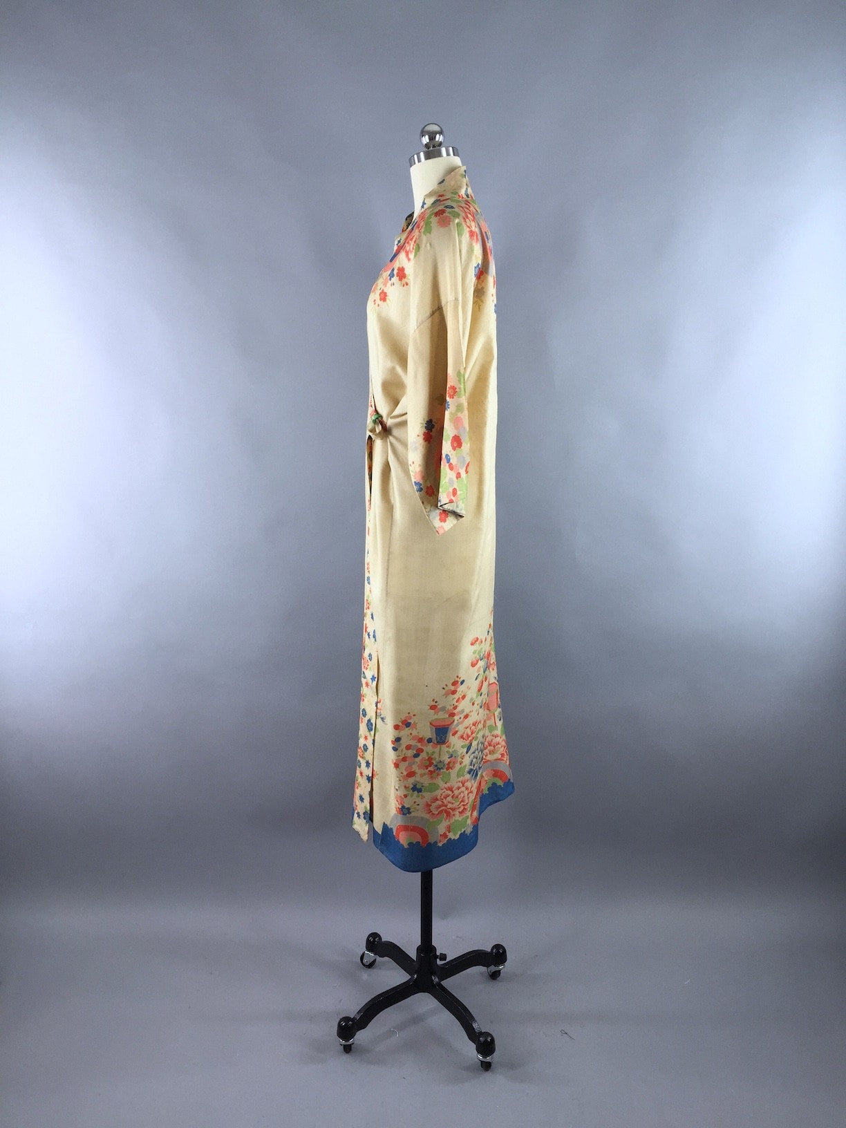Vintage 1920s Silk Robe / Art Deco Asian Floral Print Silk Wrapper ...