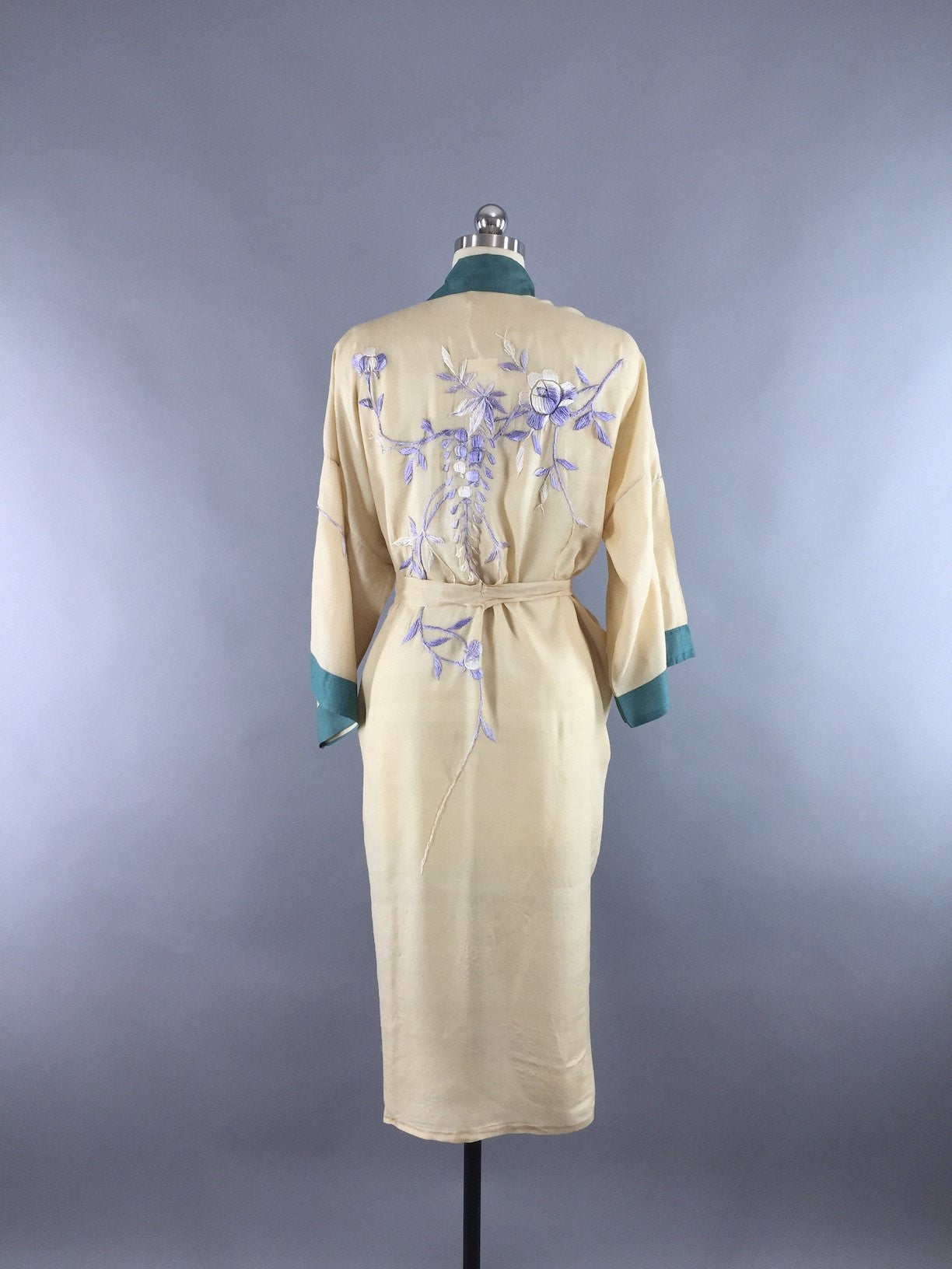 Vintage 1920s Silk Robe / Embroidered Wisteria - ThisBlueBird