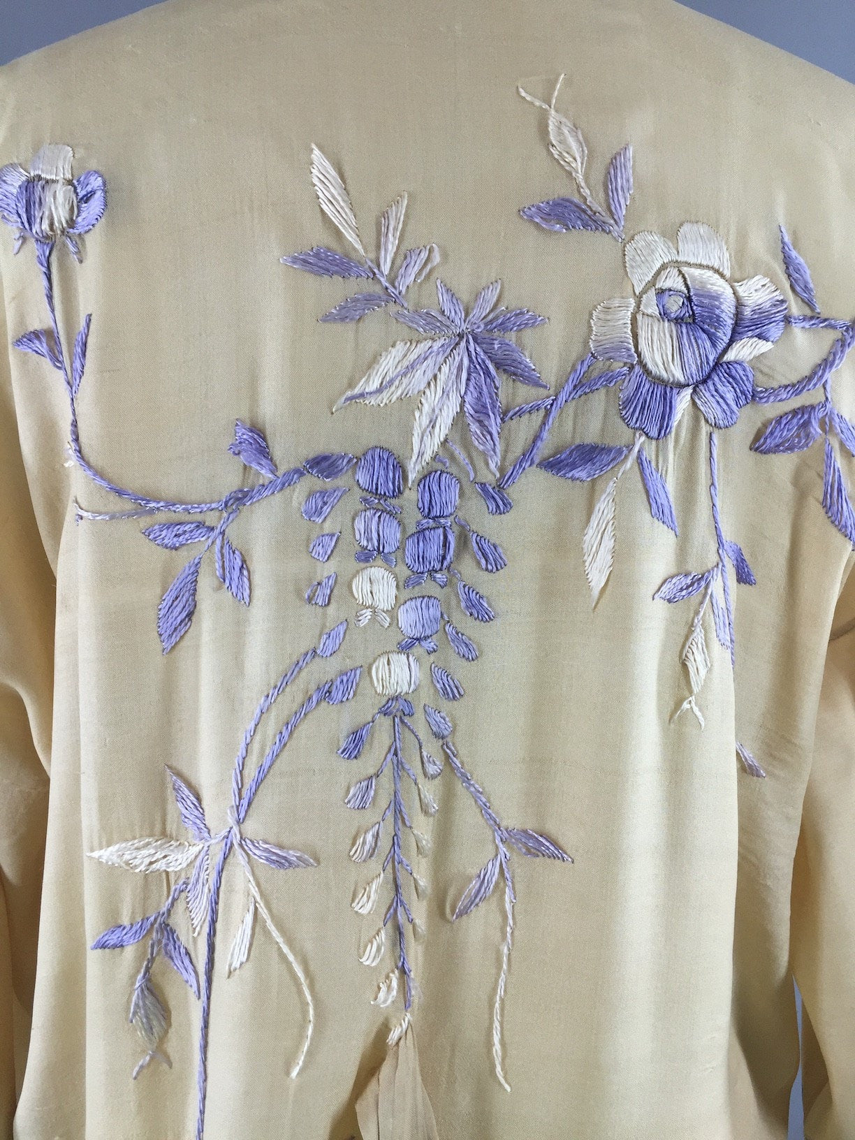 Vintage 1920s Silk Robe / Embroidered Wisteria - ThisBlueBird