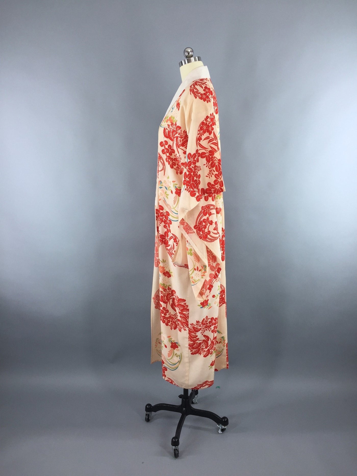 Vintage 1920s Vintage Kimono Robe / Ivory & Red Floral - ThisBlueBird