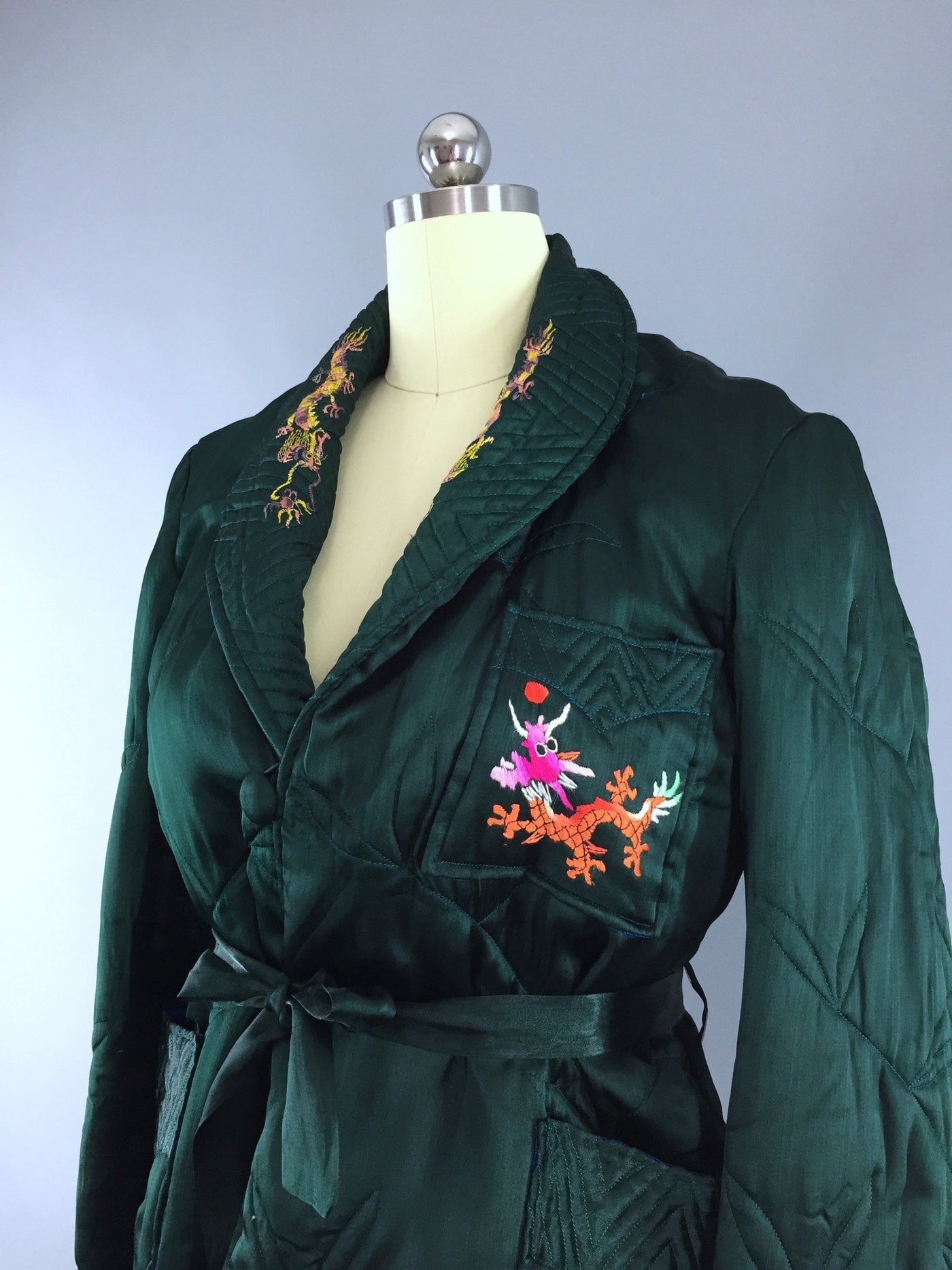 Vintage 1930s-1940s Satin Bed Jacket / Embroidered Dragons - ThisBlueBird