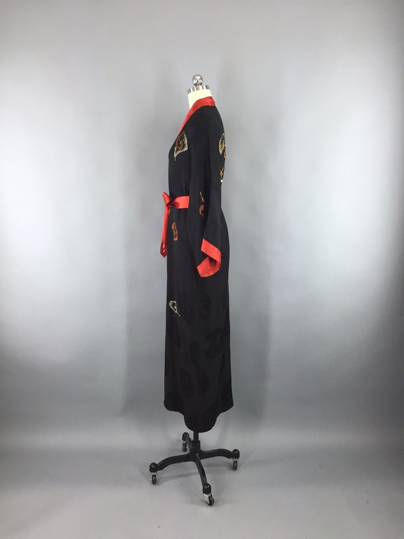 Vintage 1930s-40s Silk Robe / Embroidered Dragon / Black and Red Satin - ThisBlueBird