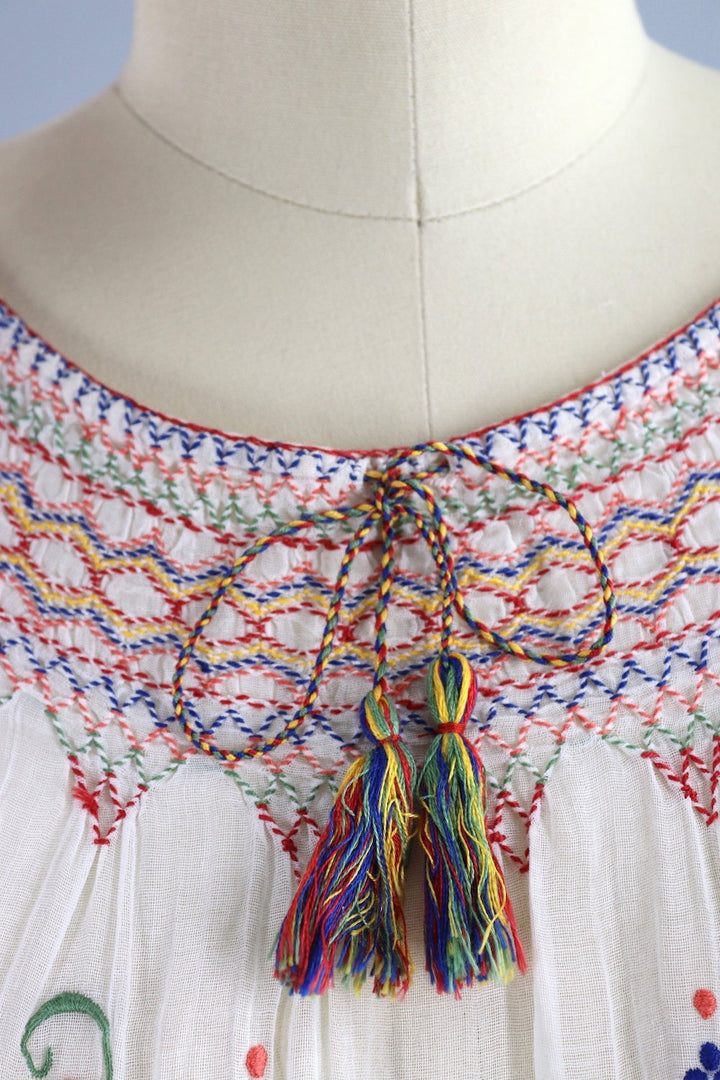 Vintage 1930s Embroidered Peasant Blouse / Red Floral Hungarian Embroidery - ThisBlueBird