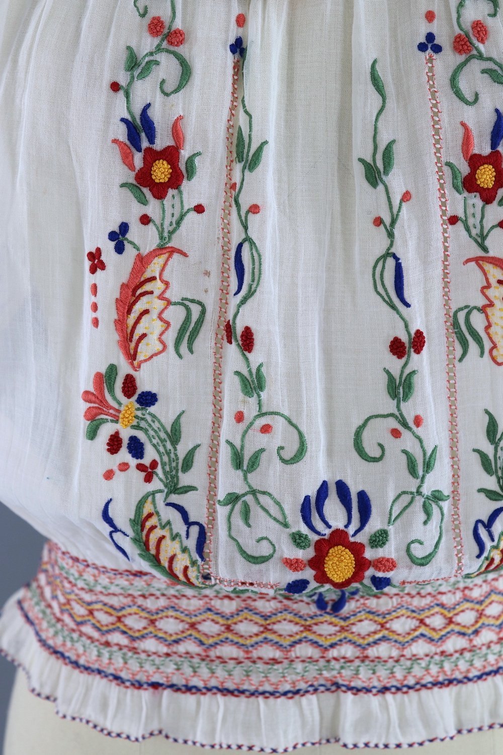 Vintage 1930s Embroidered Peasant Blouse / Red Floral Hungarian Embroidery - ThisBlueBird