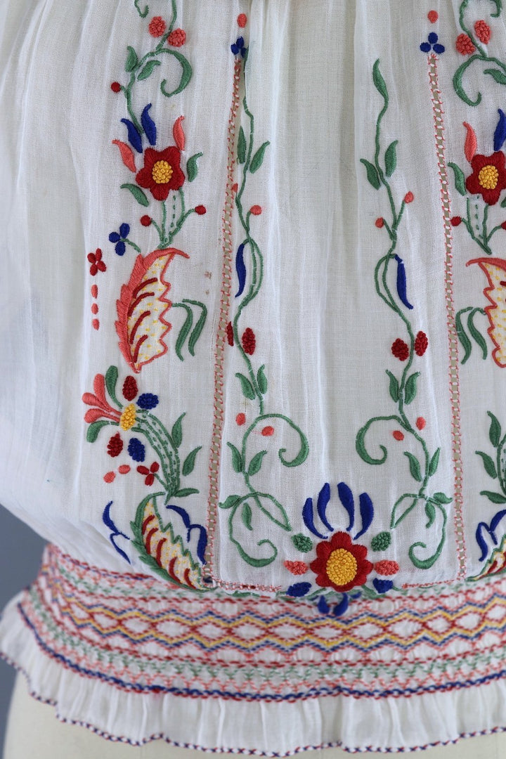 Vintage 1930s Embroidered Peasant Blouse / Red Floral Hungarian Embroidery - ThisBlueBird