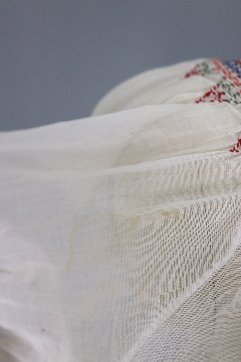 Vintage 1930s Embroidered Peasant Blouse / Red Floral Hungarian Embroidery - ThisBlueBird