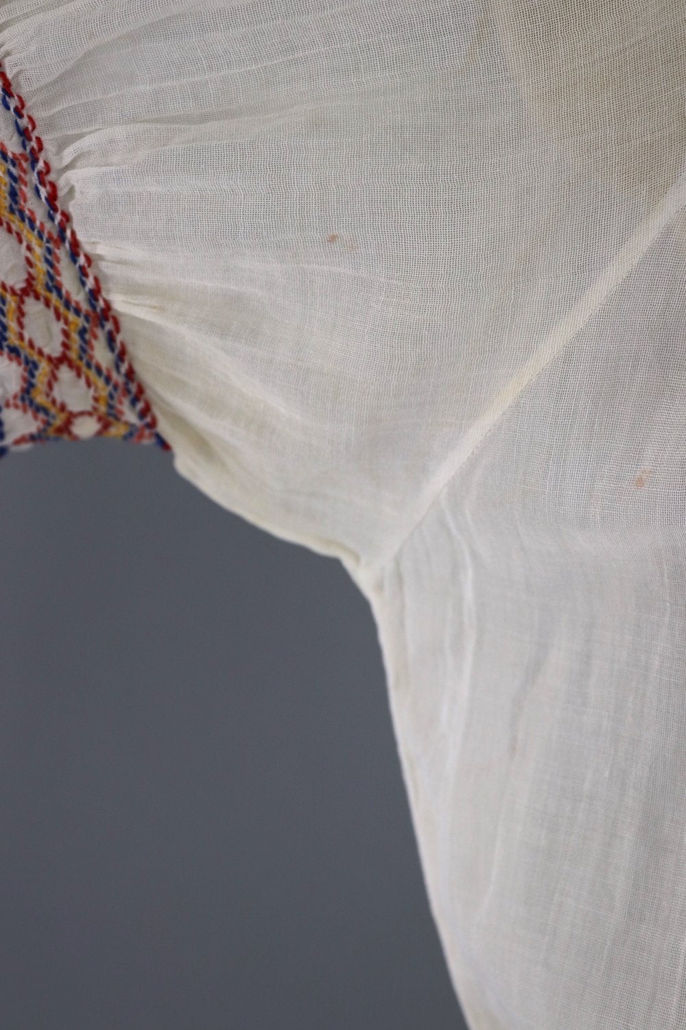 Vintage 1930s Embroidered Peasant Blouse / Red Floral Hungarian Embroidery - ThisBlueBird