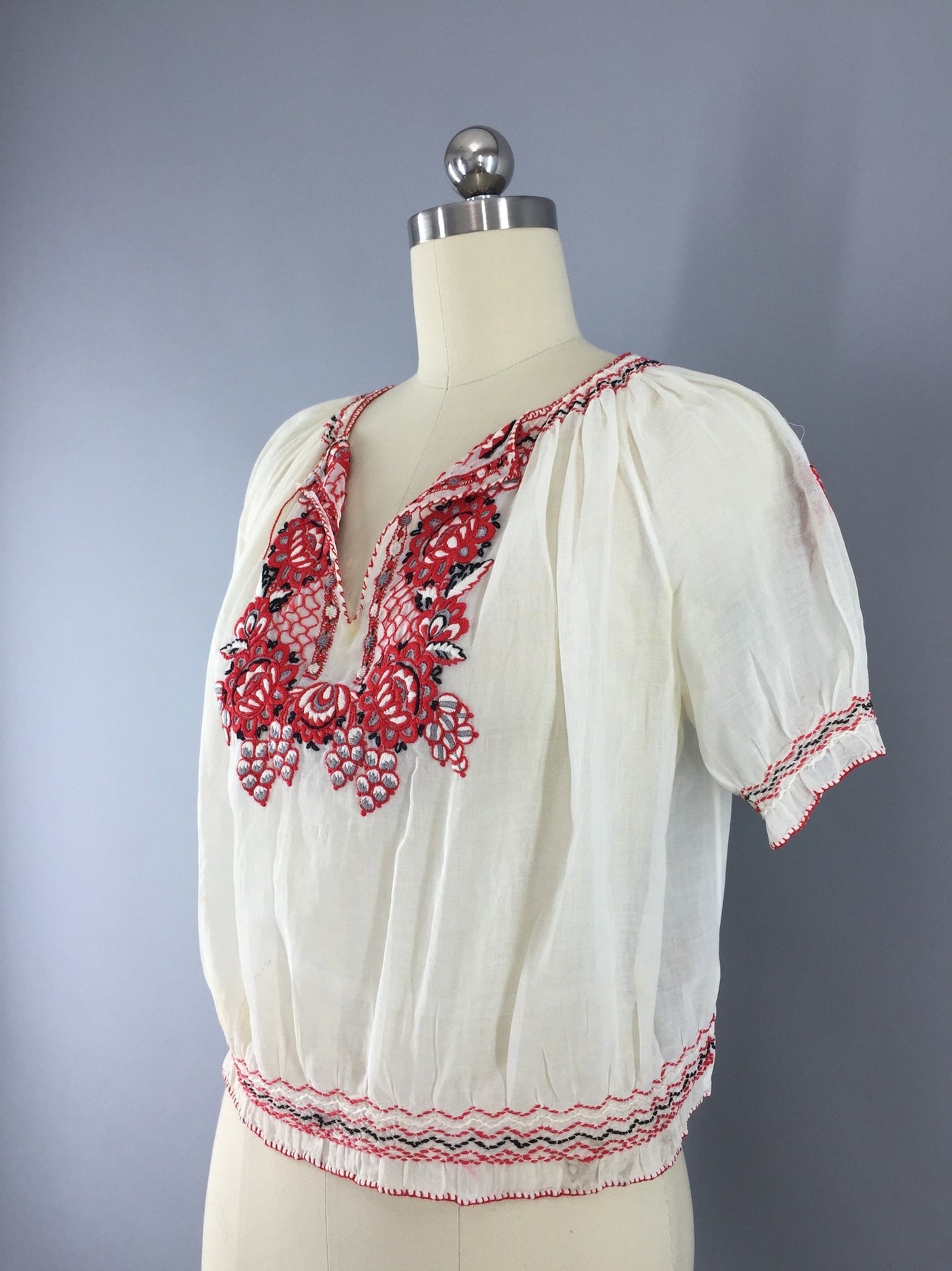 Vintage 1930s Peasant Blouse / Hungarian Embroidered - ThisBlueBird