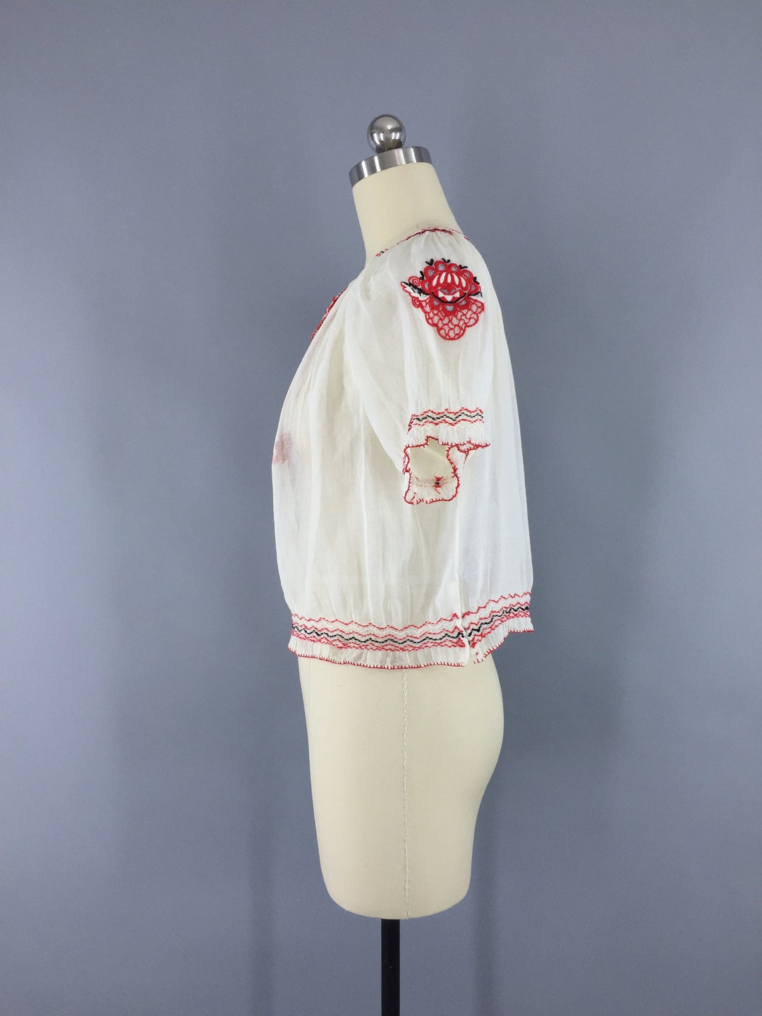 Vintage 1930s Peasant Blouse / Hungarian Embroidered - ThisBlueBird