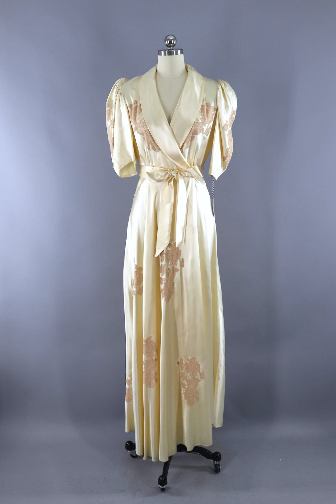 Vintage 1930s Satin and Lace Bias Cut Dressing Gown Robe – ThisBlueBird