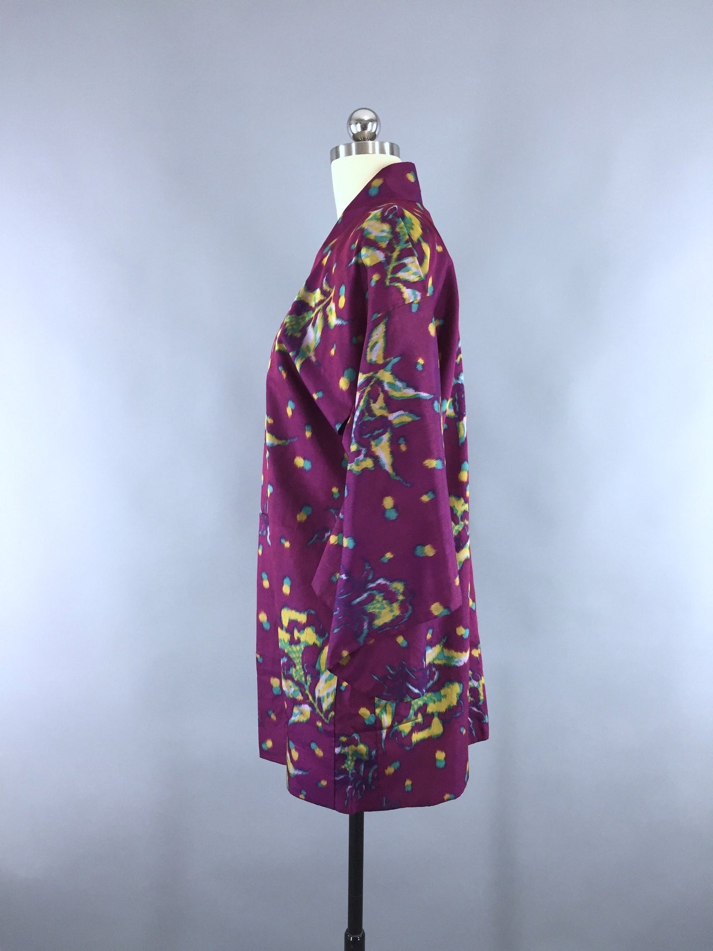 Vintage 1930s Silk Haori Kimono Cardigan / Purple Ikat Floral Print - ThisBlueBird