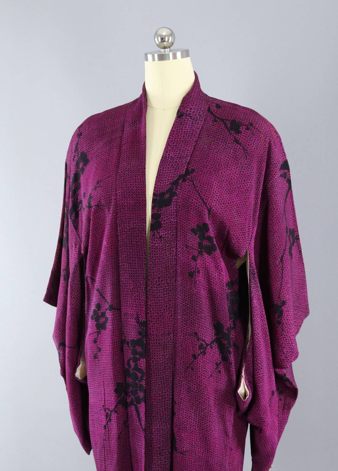 Vintage 1930s Silk Haori Kimono Jacket Cardigan / Purple &amp; Black Shibori Cherry Blossom Print - ThisBlueBird