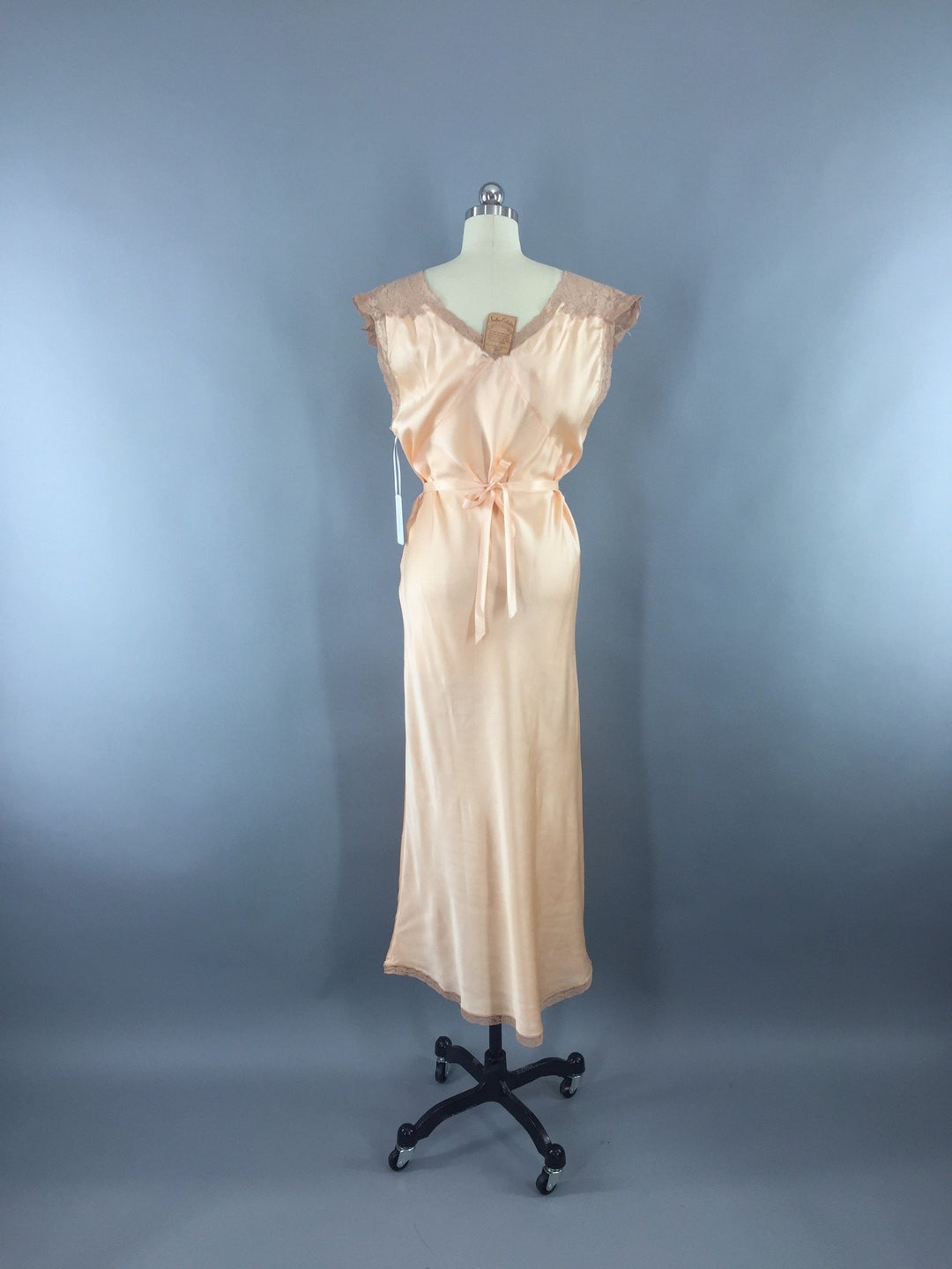 Vintage 1930s Silk Nightgown / Bias Cut Satin - ThisBlueBird