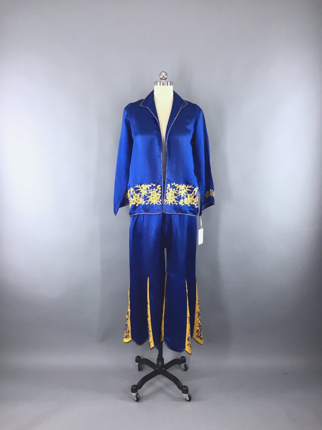 Vintage 1930s Silk Pajamas Set / Art Deco Silk Satin Loungewear - ThisBlueBird