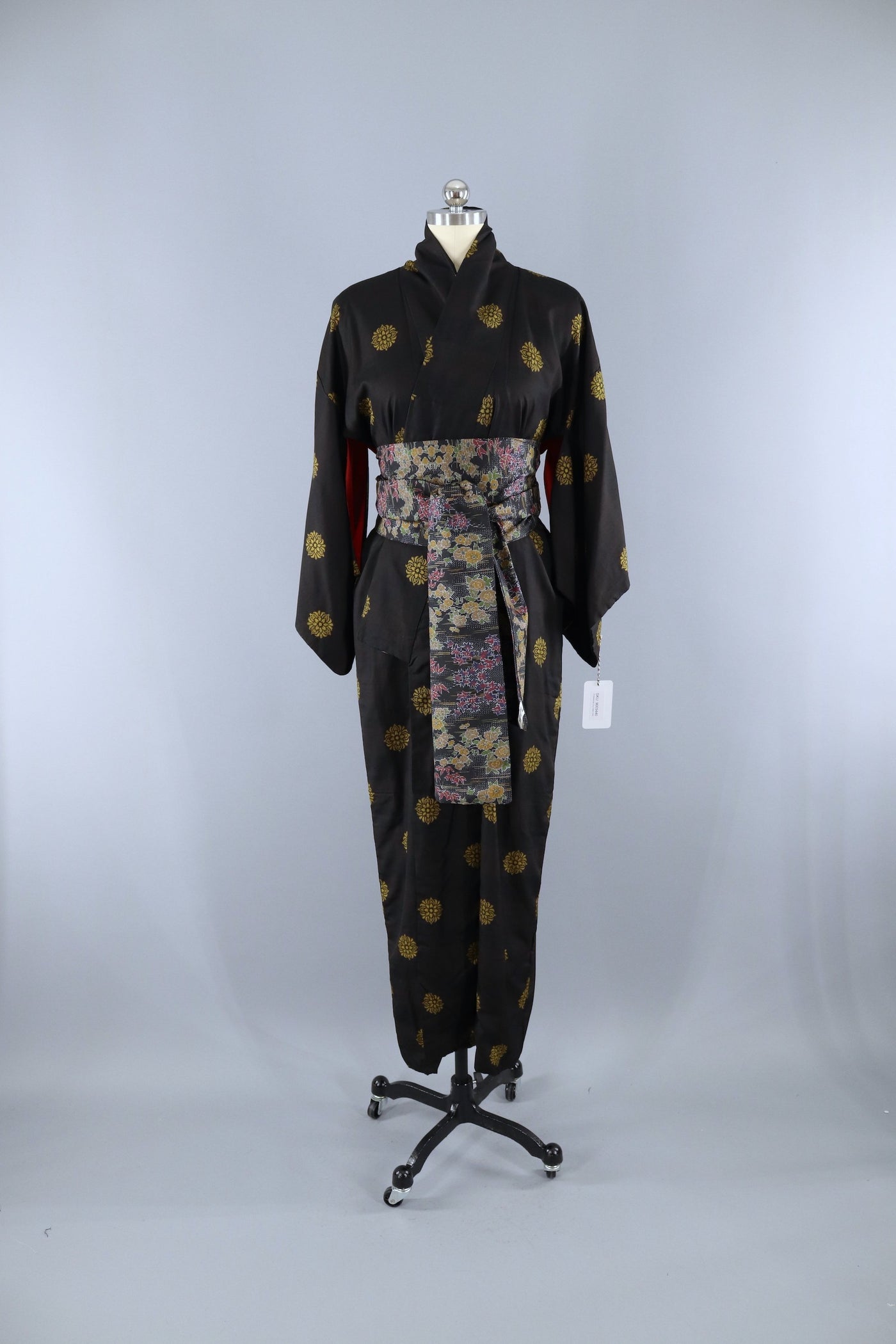Vintage 1940s 1950s Silk Kimono Robe / Black & Gold Medallions ...