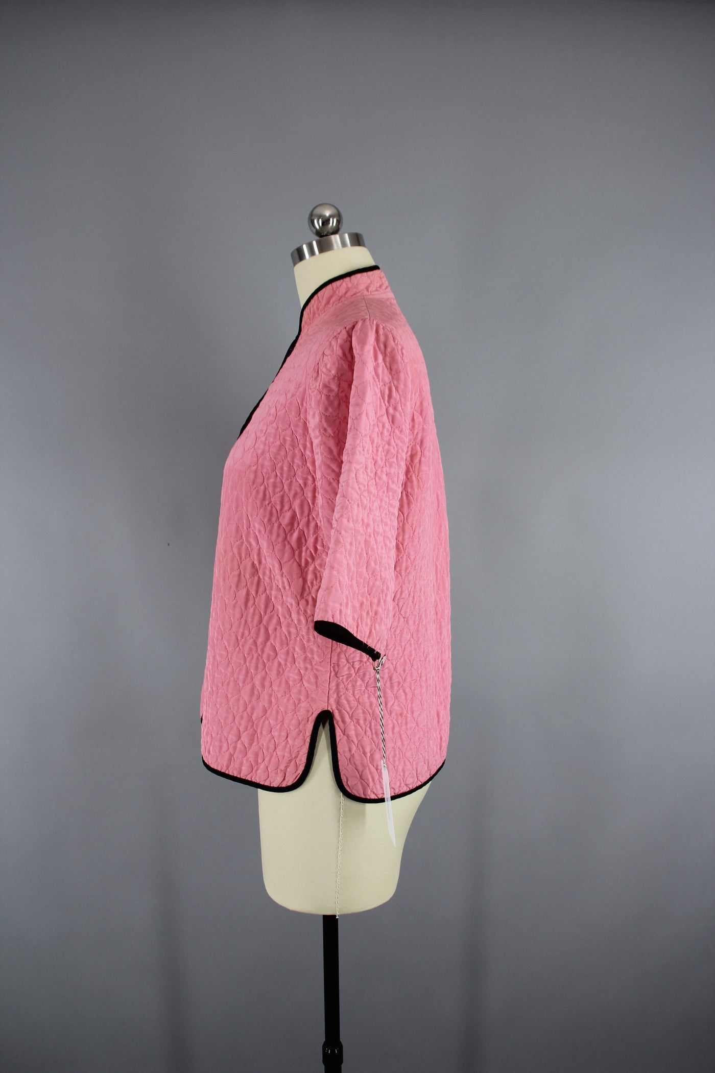 Vintage 1940s Bed Jacket / Carnation Pink Quilted Rayon - ThisBlueBird