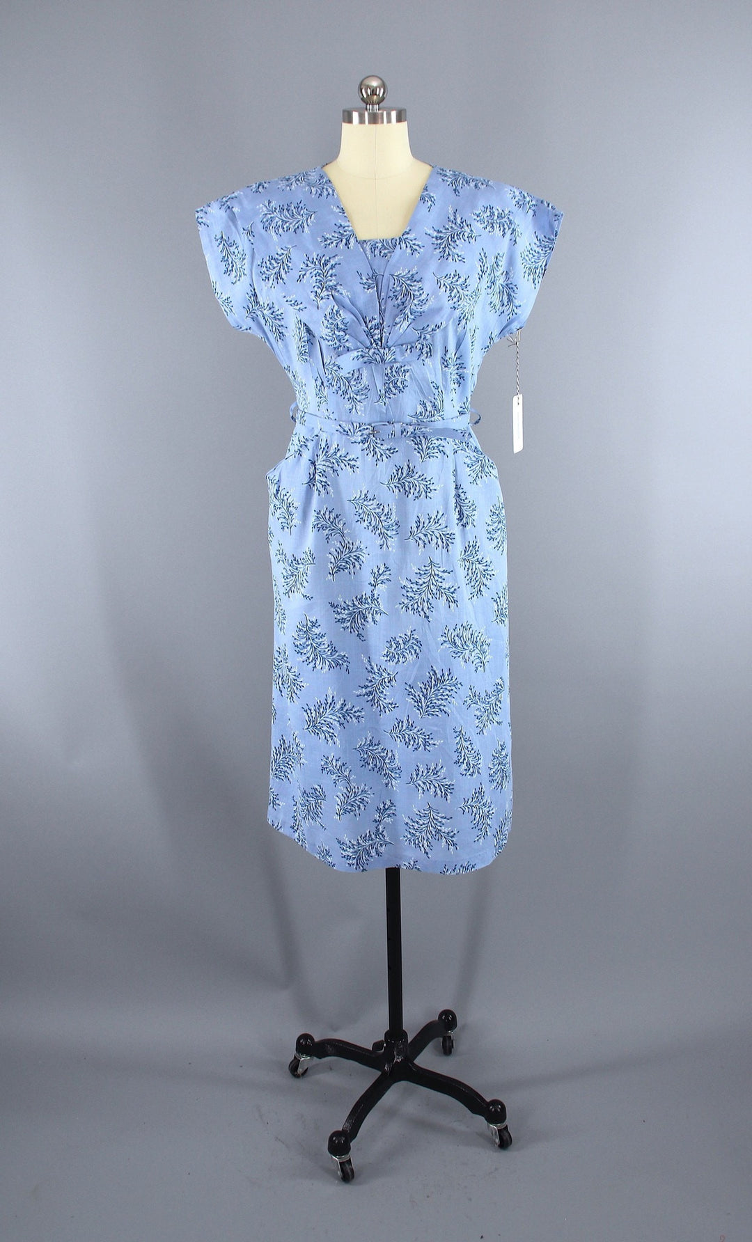 Vintage 1940s Day Dress / Blue Floral Novelty Print Cotton - ThisBlueBird