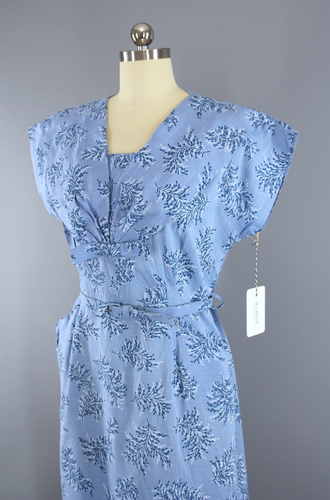 Vintage 1940s Day Dress / Blue Floral Novelty Print Cotton - ThisBlueBird