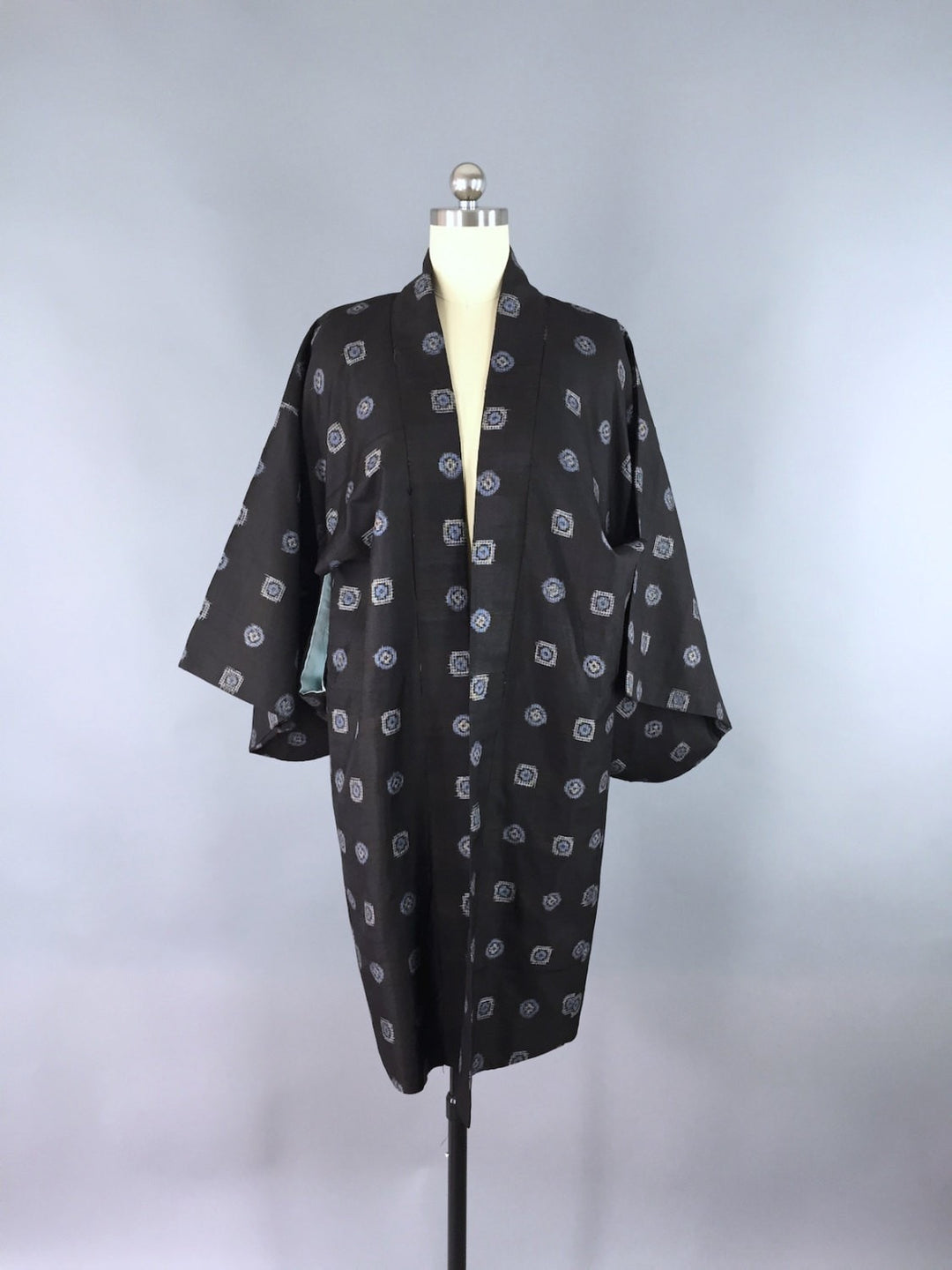 Vintage 1940s Haori Kimono Cardigan / Black &amp; Blue Ikat - ThisBlueBird
