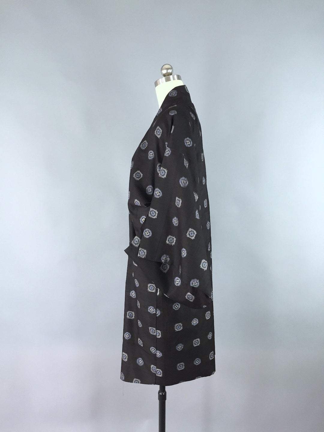 Vintage 1940s Haori Kimono Cardigan / Black &amp; Blue Ikat - ThisBlueBird