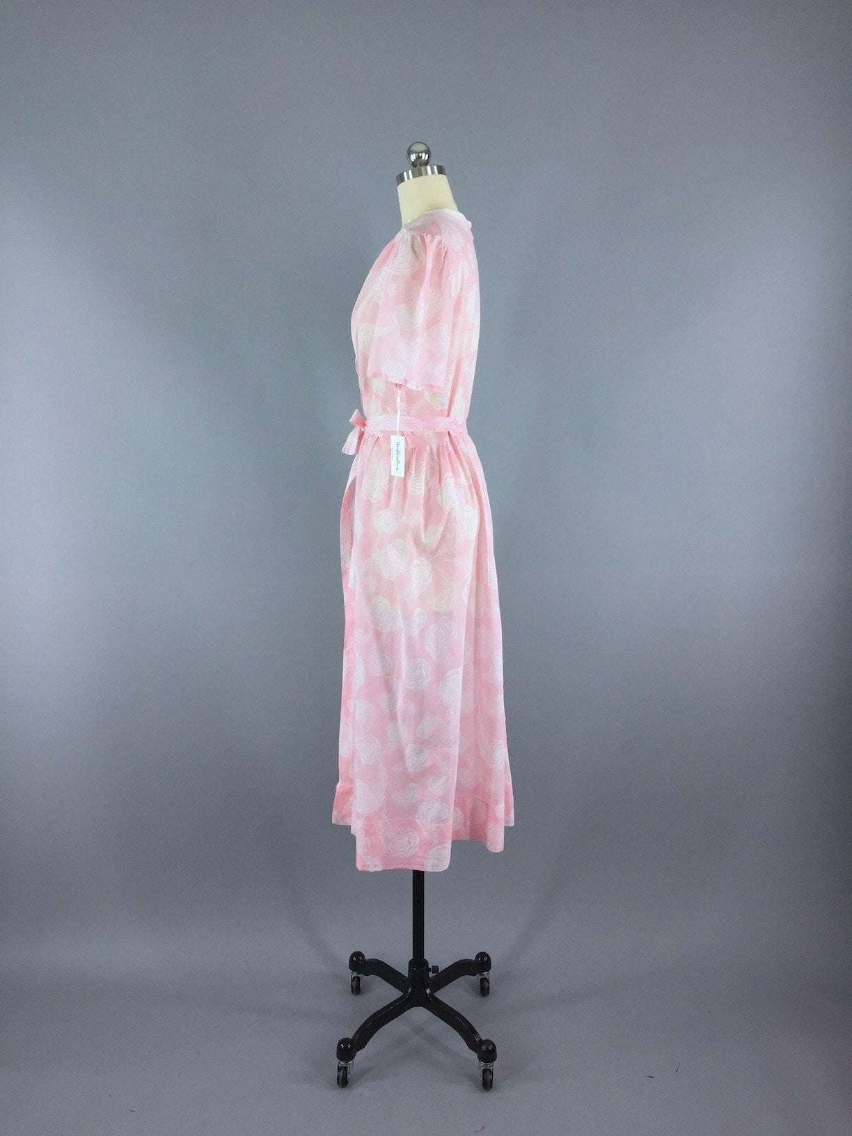 Vintage 1940s Hostess Dress / Robe / Feather Novelty Print - ThisBlueBird