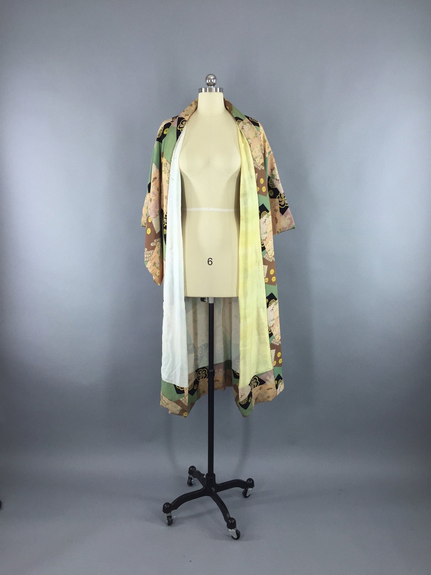 Vintage 1940s Silk Kimono Robe / Green Floral Print - ThisBlueBird