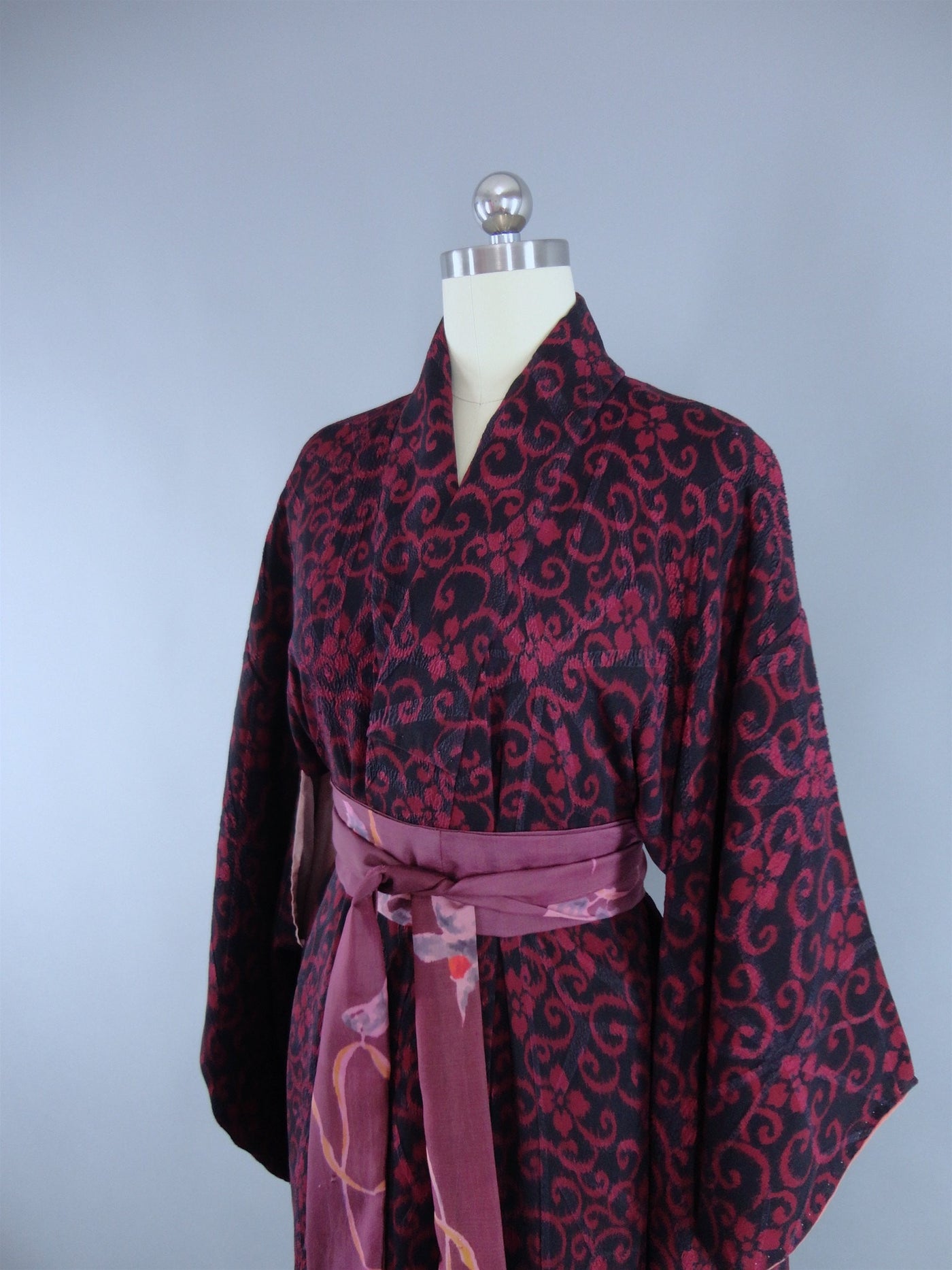 Vintage 1940s Silk Kimono Robe in Black and Cranberry Red Arabesque - ThisBlueBird