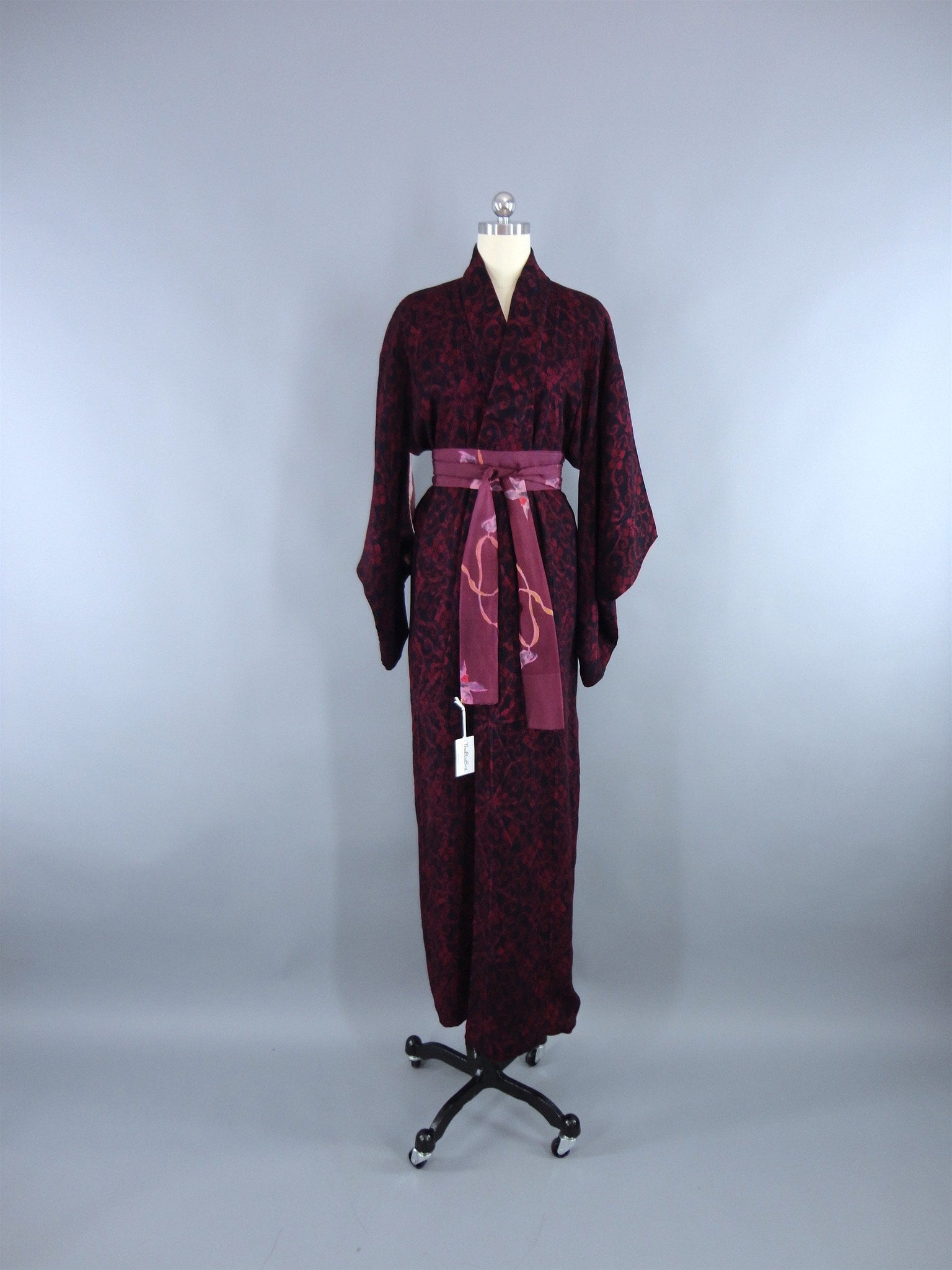 Vintage 1940s Silk Kimono Robe in Black and Cranberry Red Arabesque ...