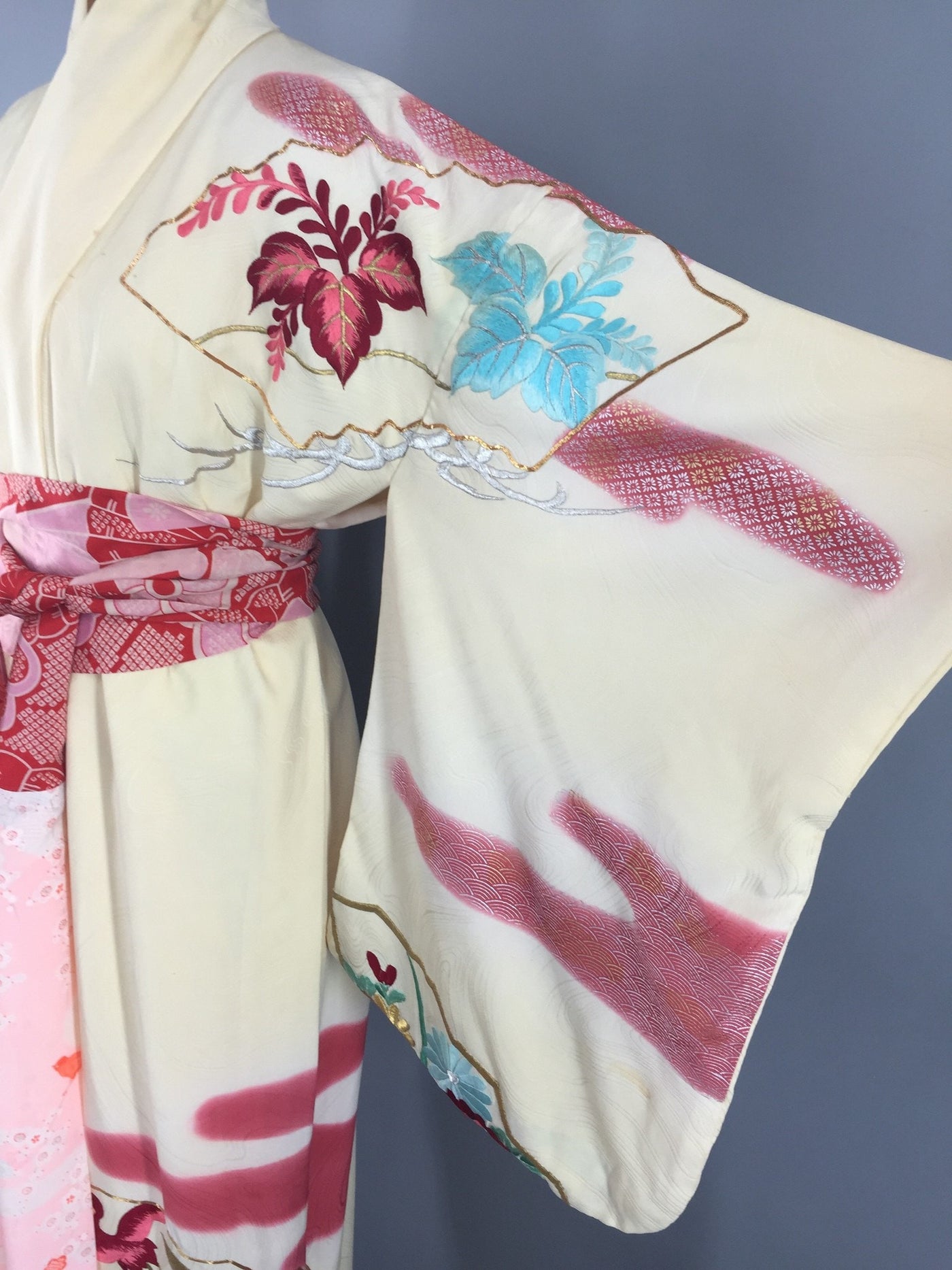 Vintage 1940s Silk Kimono Robe / Pale Yellow Embroidered Birds Floral - ThisBlueBird