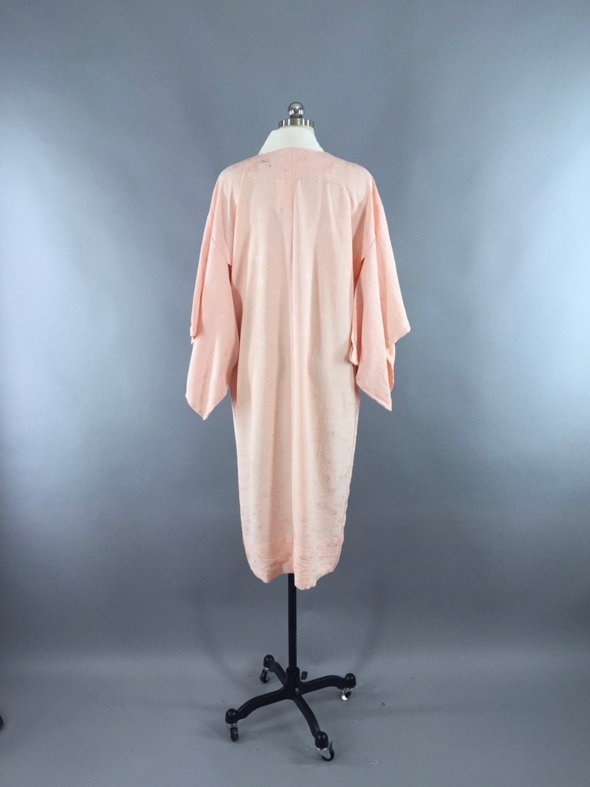 Vintage 1940s Silk Kimono Robe / Peach Waves - ThisBlueBird