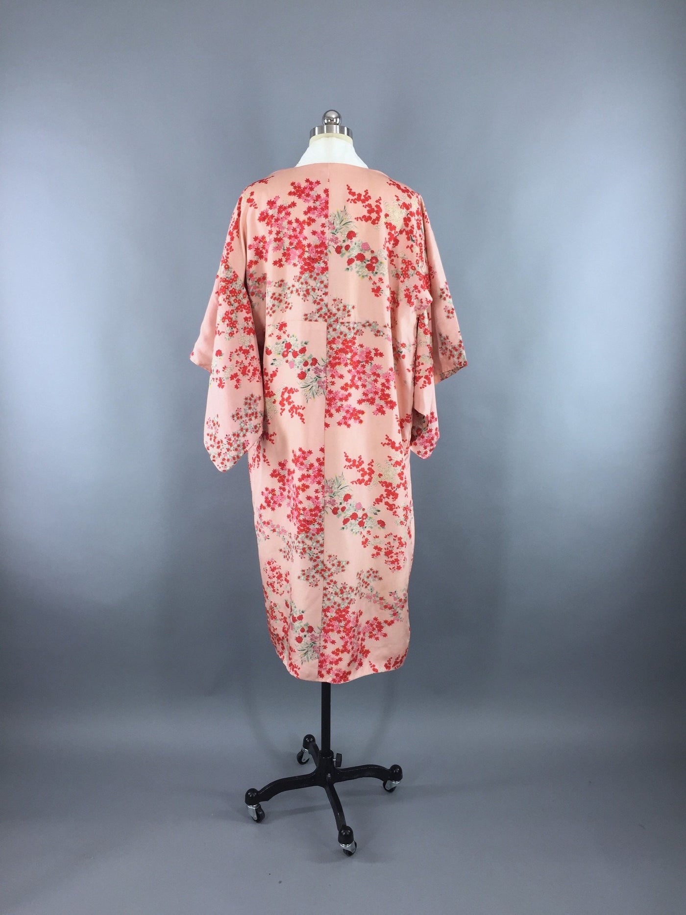 Vintage 1940s Silk Kimono Robe / Pink Floral Print Juban Dressing Gown - ThisBlueBird