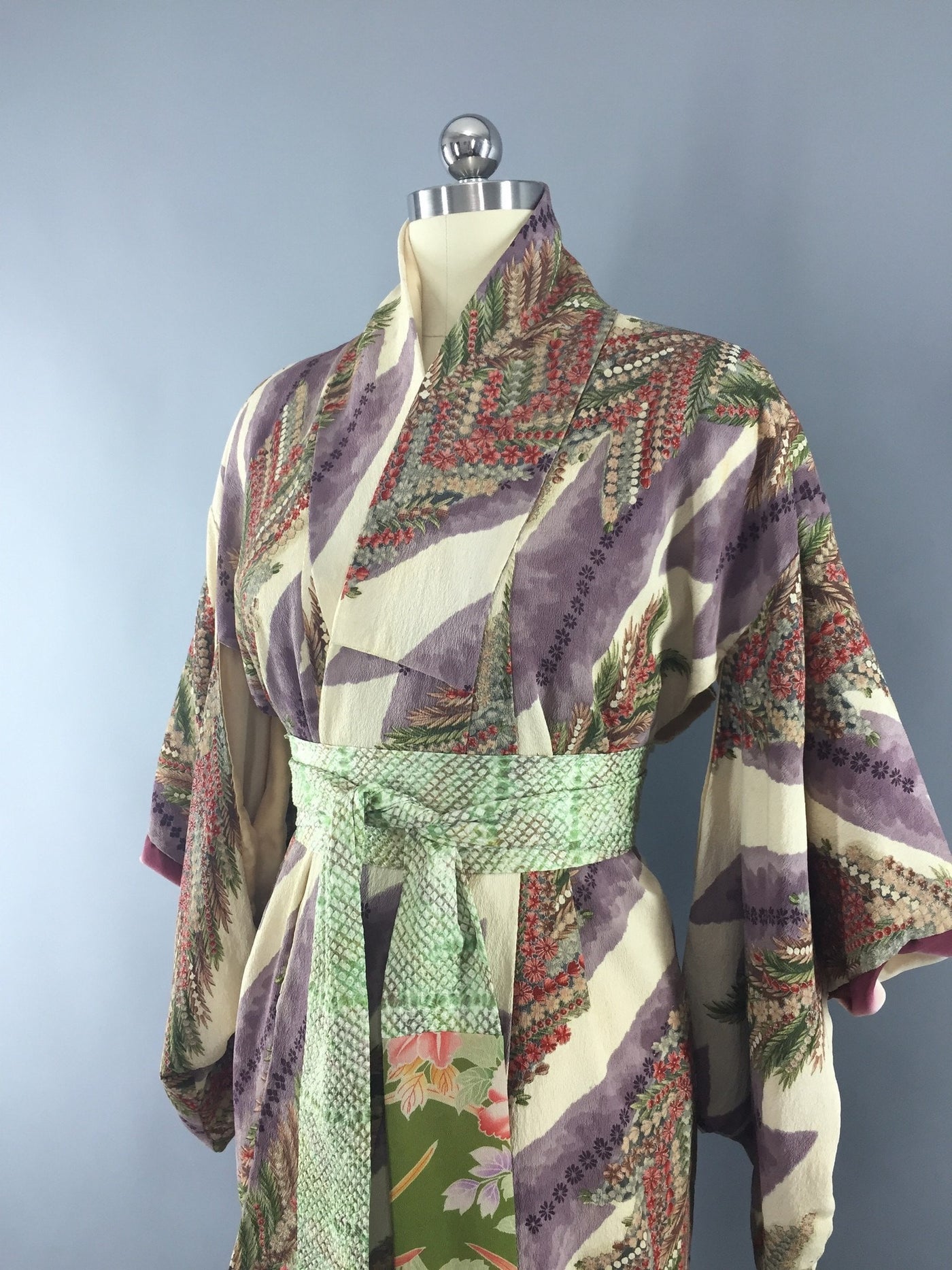 Vintage 1940s Silk Kimono Robe Purple Ferns Floral Print - ThisBlueBird