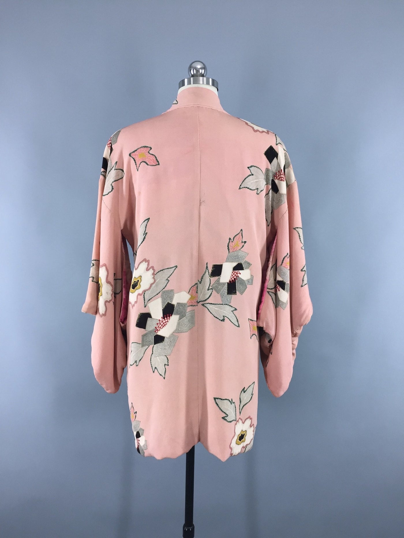 Vintage 1940s Vintage Haori Silk Kimono Jacket / Peach Pink Floral Print - ThisBlueBird