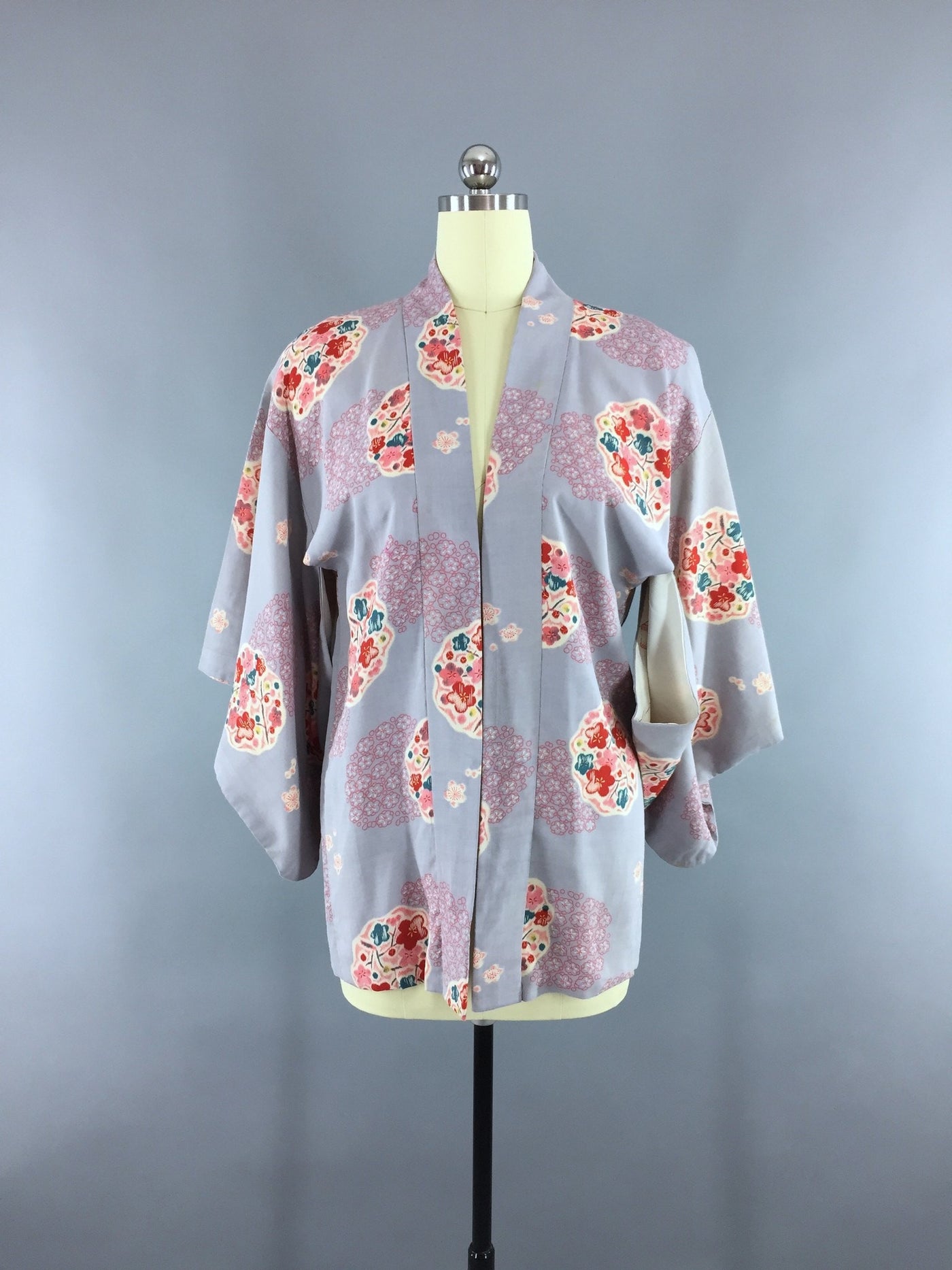 Vintage 1940s Vintage Kimono Jacket / Haori Kimono Cardigan / Grey Floral Print Cotton - ThisBlueBird