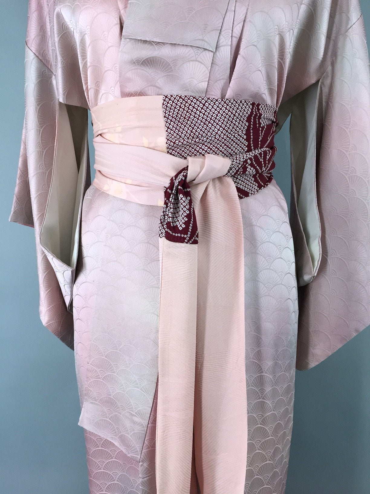 Vintage 1940s Vintage Silk Kimono Robe / Art Deco Seigaiha Pattern - ThisBlueBird