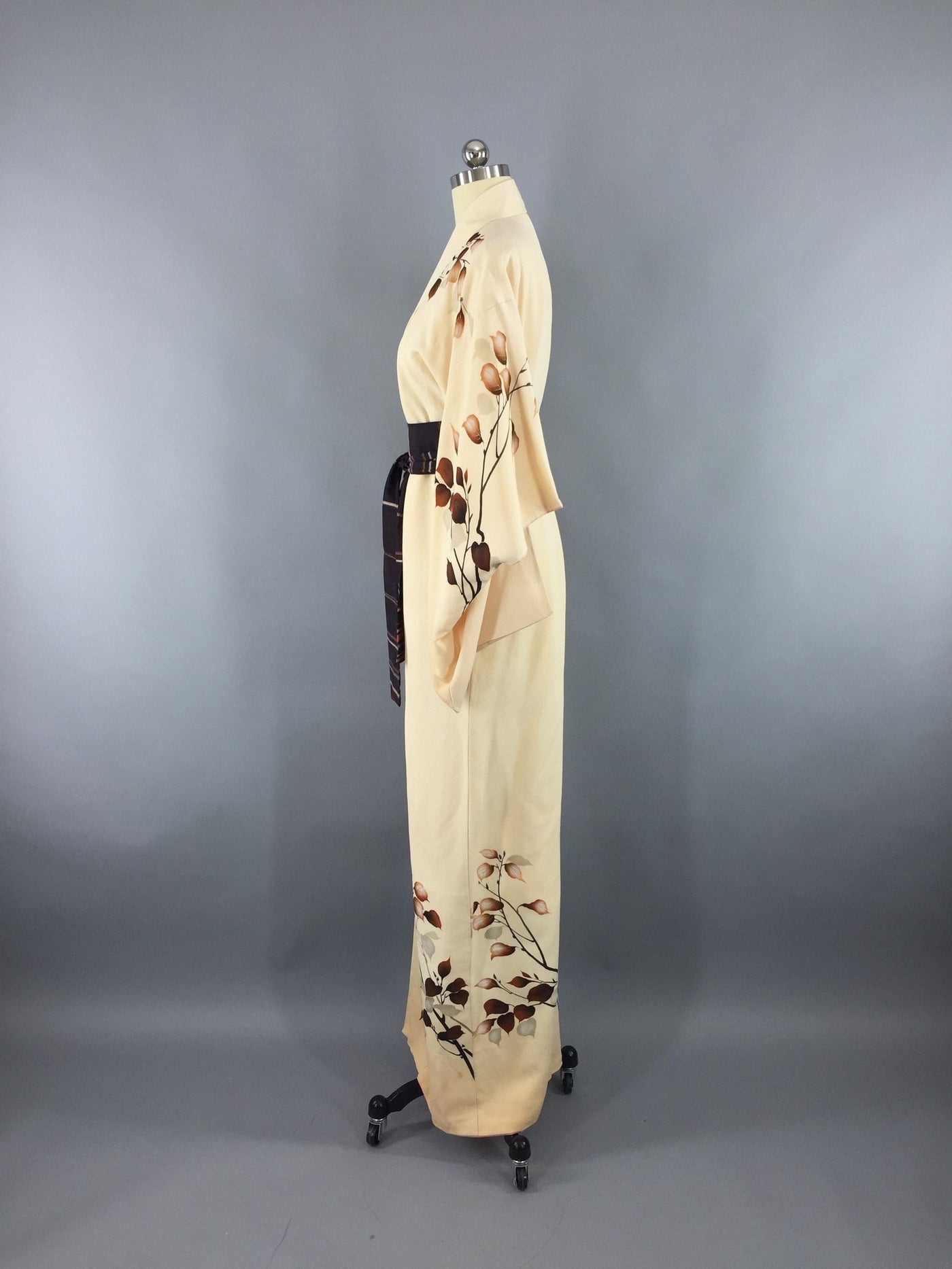 Vintage 1940s Vintage Silk Kimono Robe / Ivory & Brown Leaves - ThisBlueBird