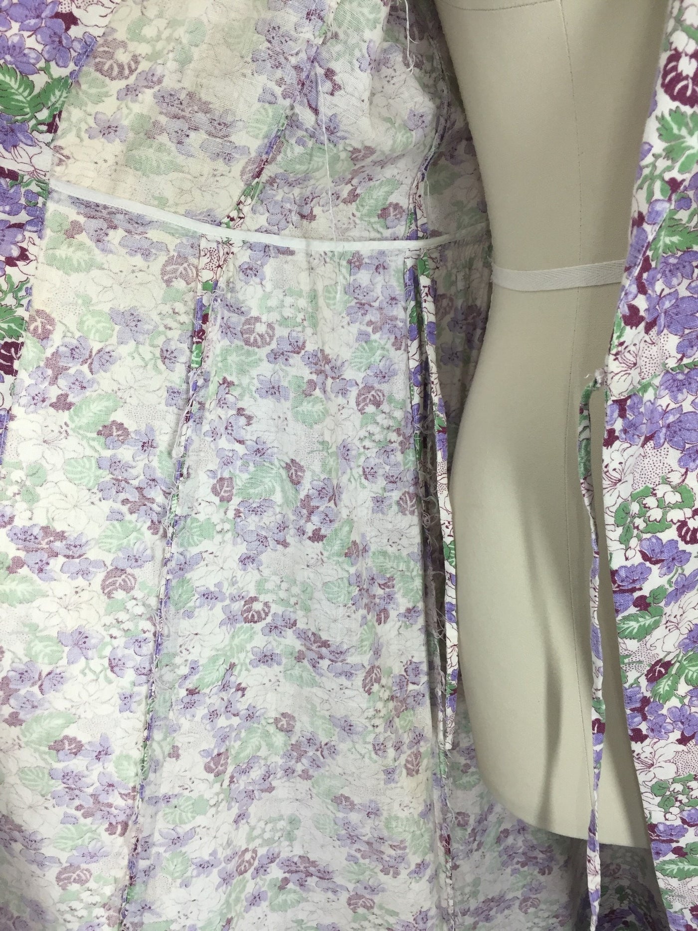 Vintage 1940s Wrap Dress / Floral Print Feedsack Cotton - ThisBlueBird