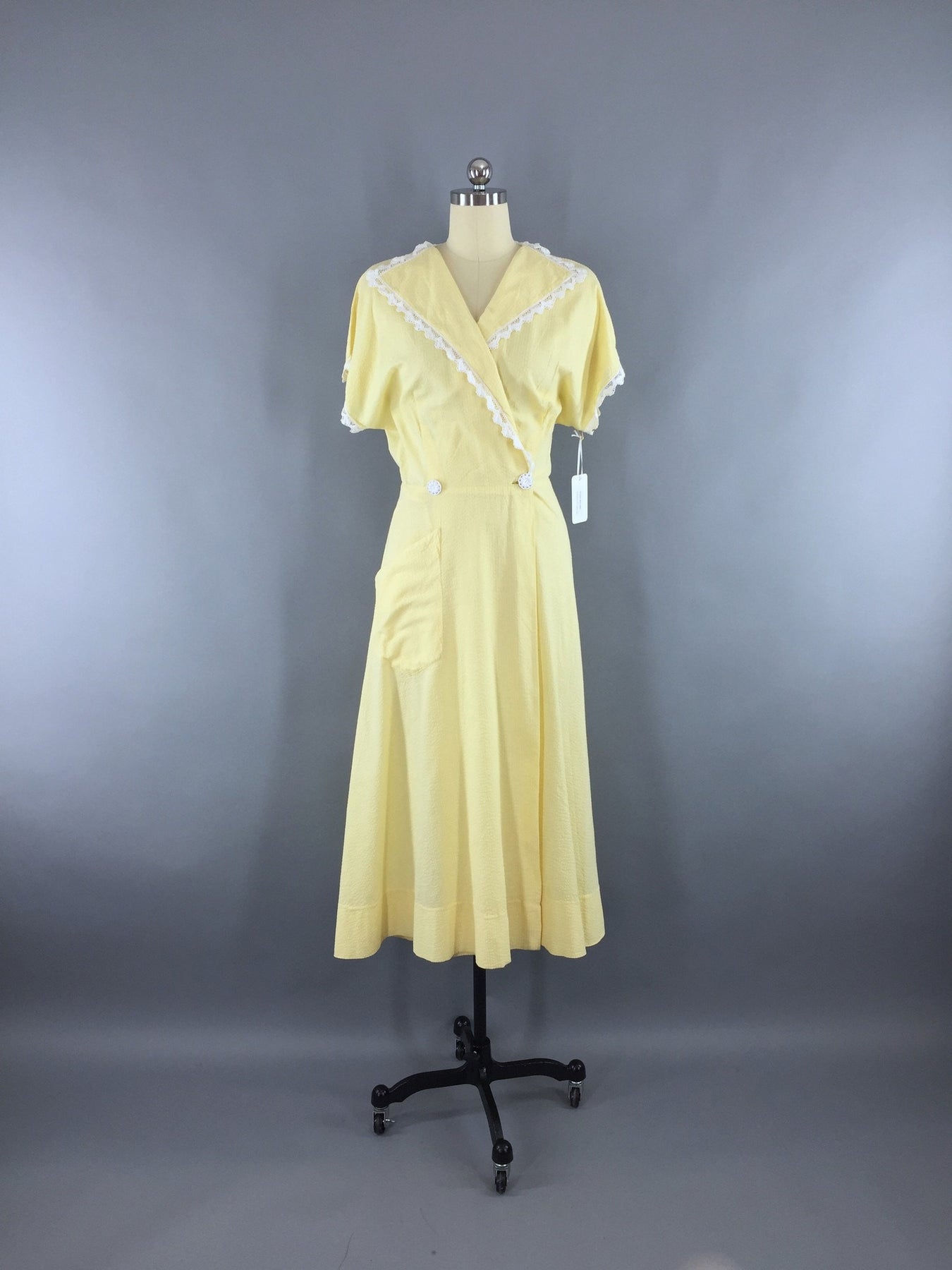 Vintage 1950s Dress / Yellow Seersucker Wrap Dress – ThisBlueBird