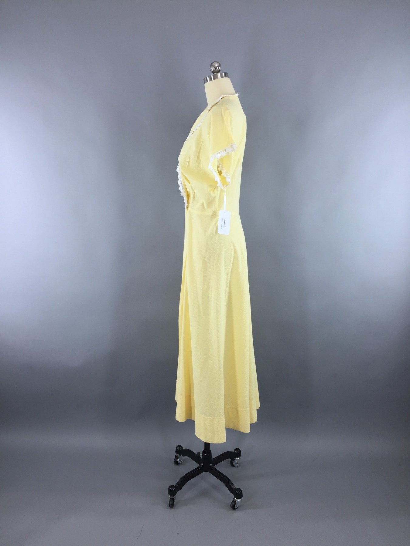 Vintage 1950s Dress / Yellow Seersucker Wrap Dress – ThisBlueBird