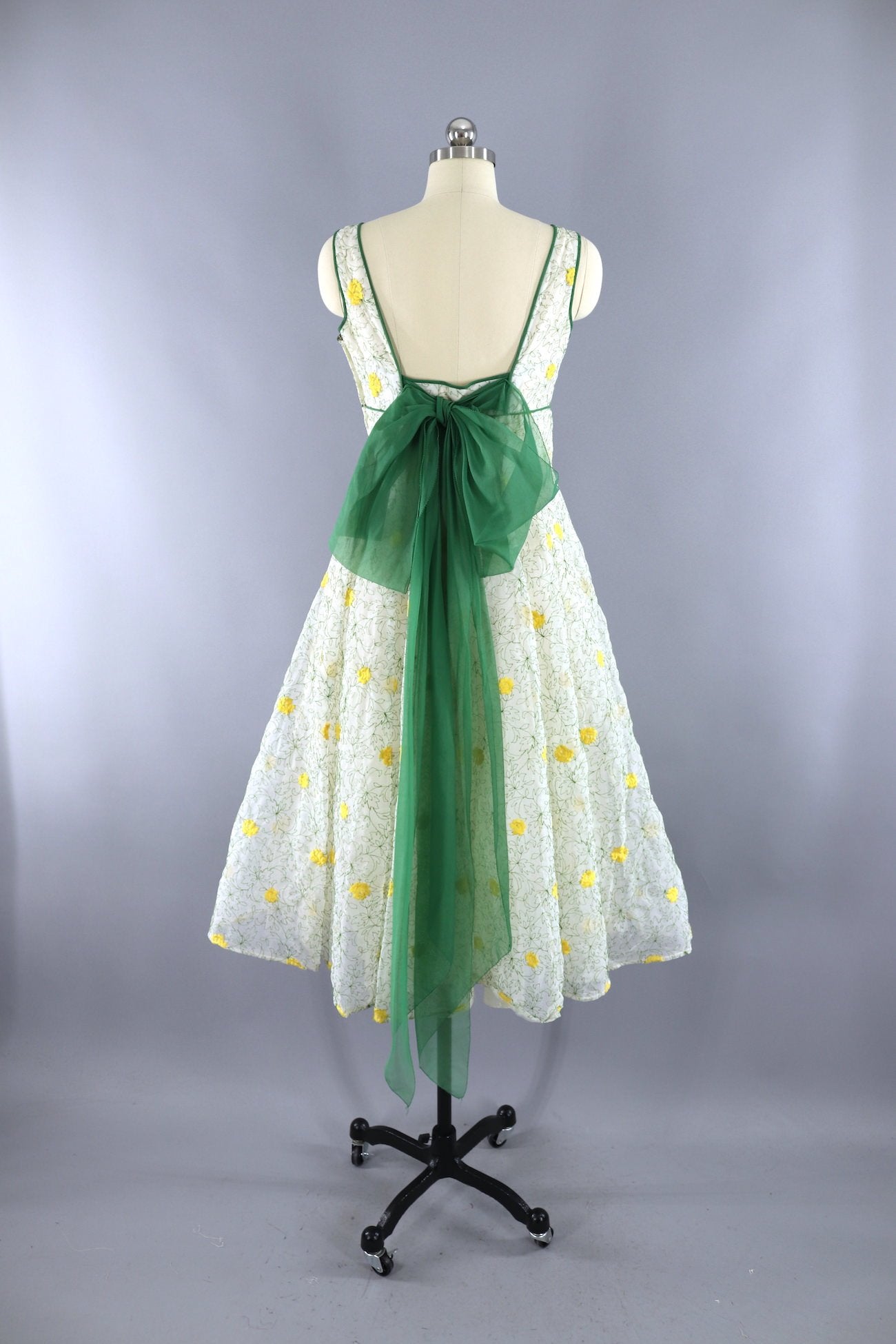 Vintage 1950s Garden Party Dress / White and Yellow Floral Embroidery - ThisBlueBird