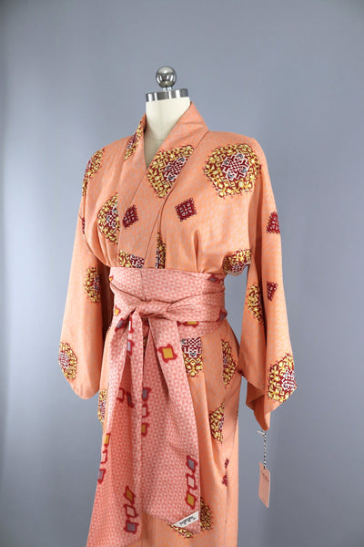 Vintage 1950s Kimono Robe / Peach, Red & Gold Medallions - ThisBlueBird