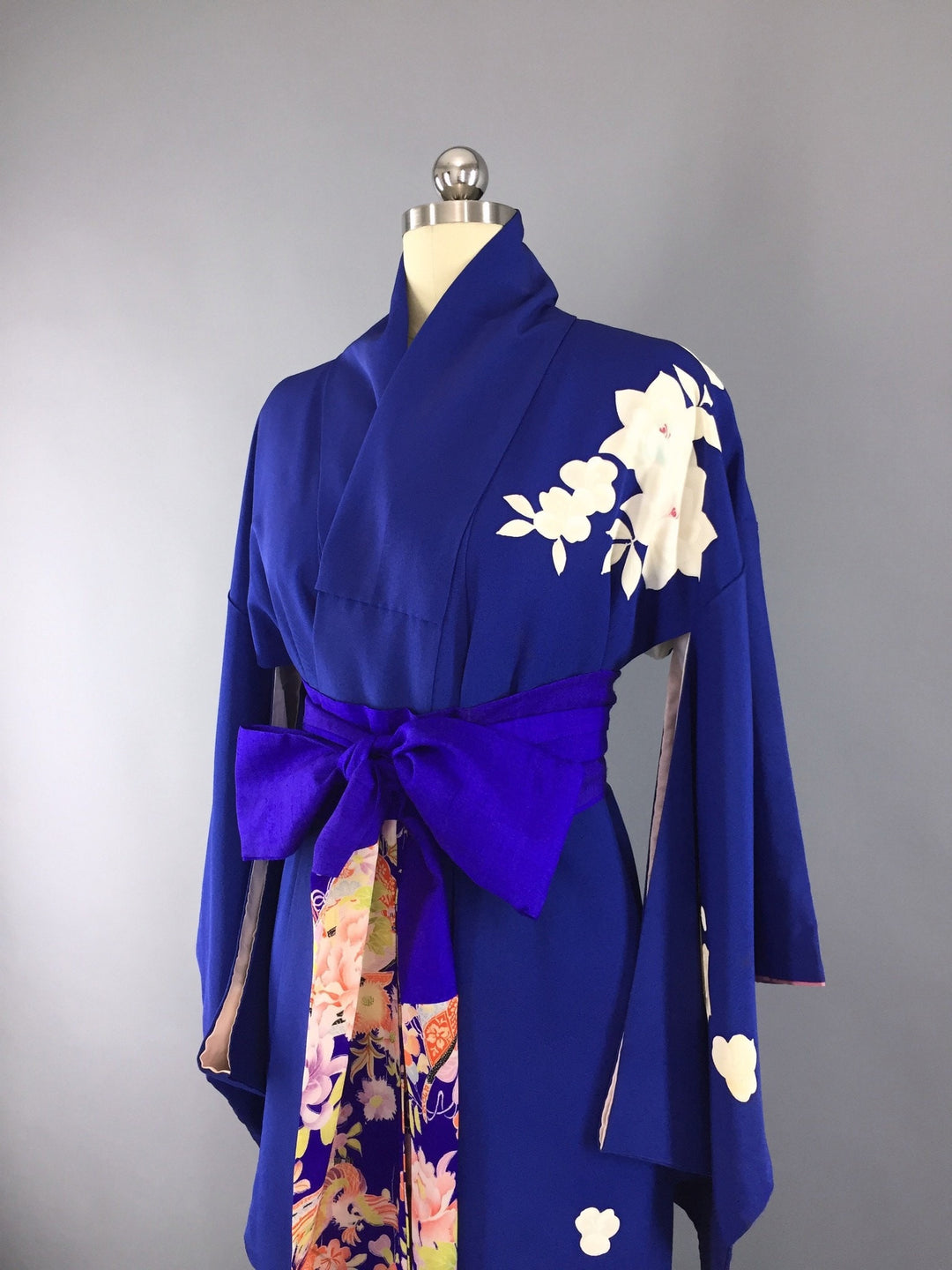 Vintage 1950s Kimono Robe / Royal Blue Floral Print - ThisBlueBird