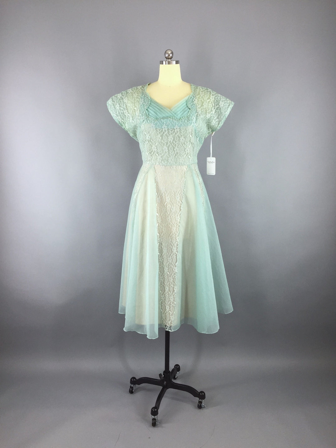 Vintage 1950s Sea Foam Green Chiffon Lace Dress ThisBlueBird Vintage 1950s Sea Foam Green Chiffon Lace Dress ThisBlueBird